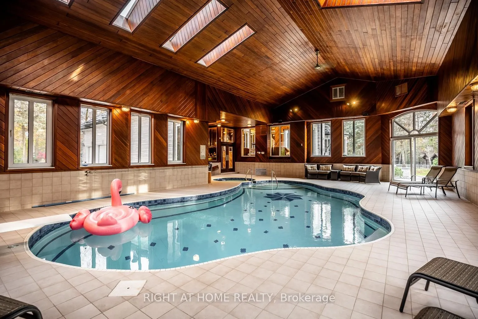 38 Sugarbush Court E