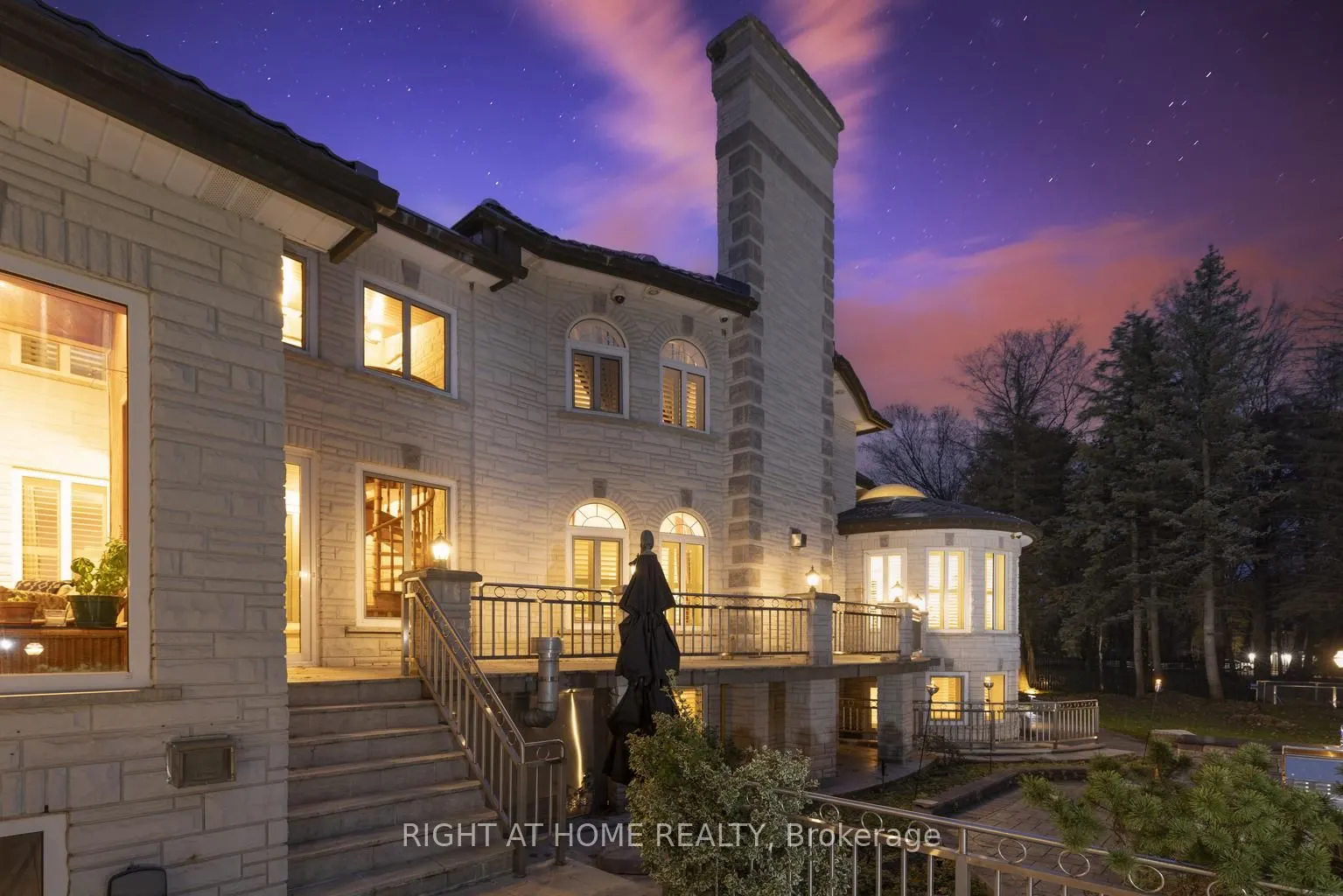 38 Sugarbush Court E