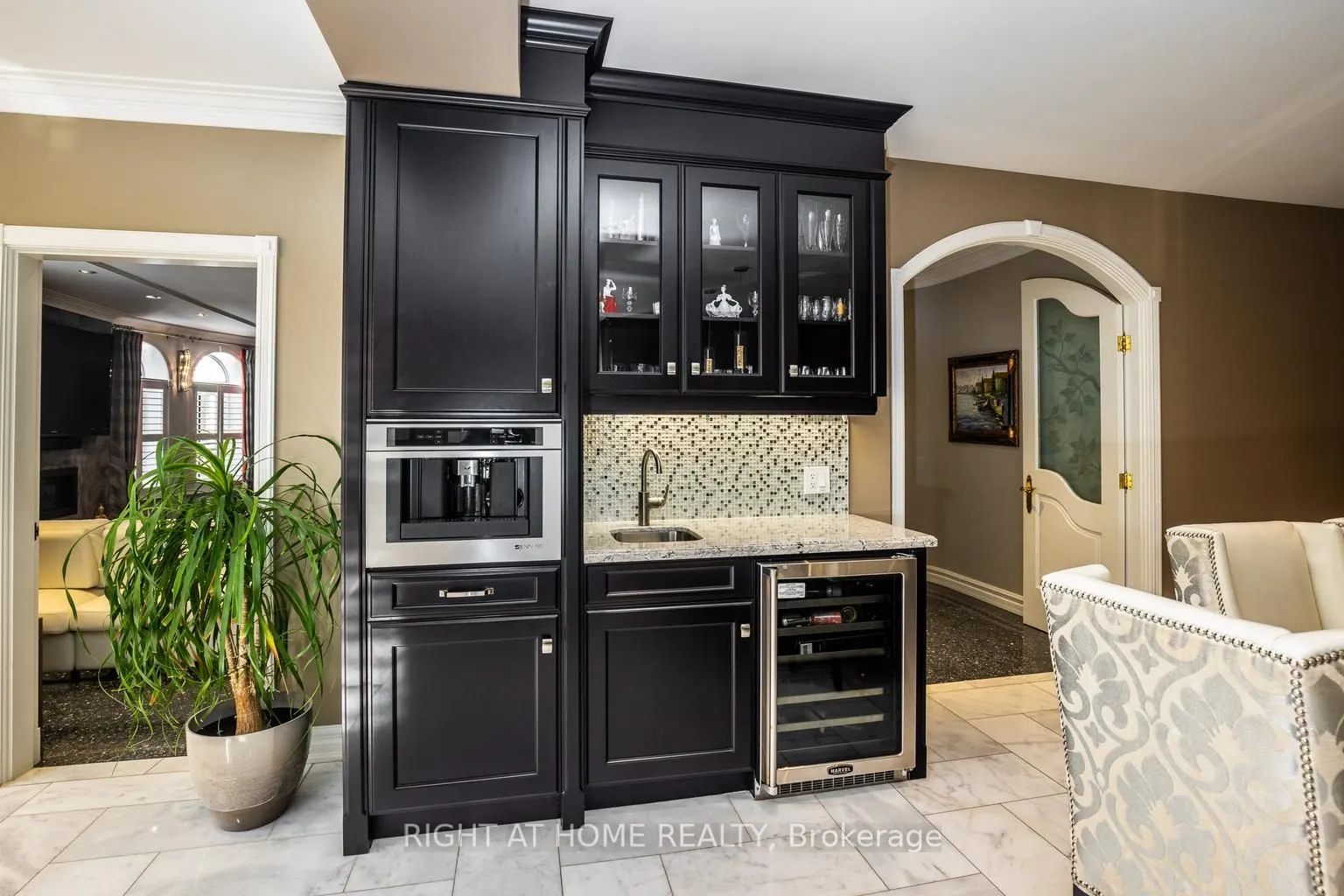 38 Sugarbush Court E