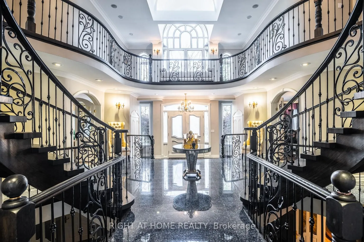 38 Sugarbush Court E