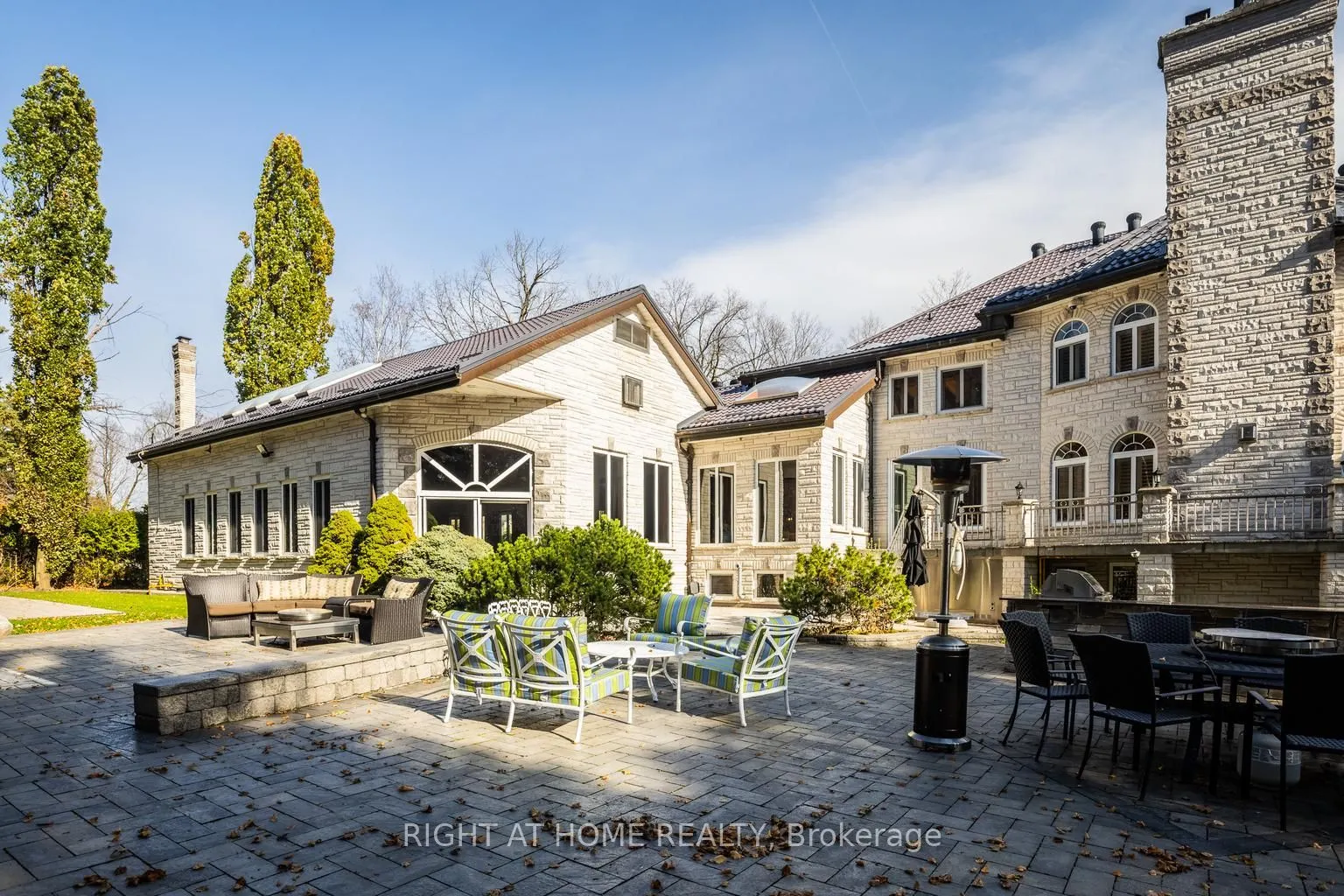 38 Sugarbush Court E