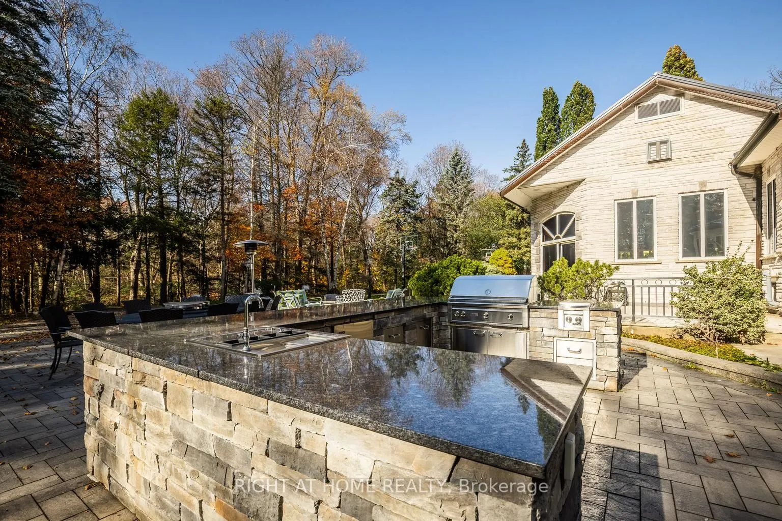 38 Sugarbush Court E