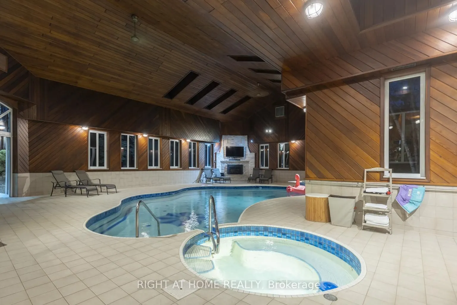 38 Sugarbush Court E