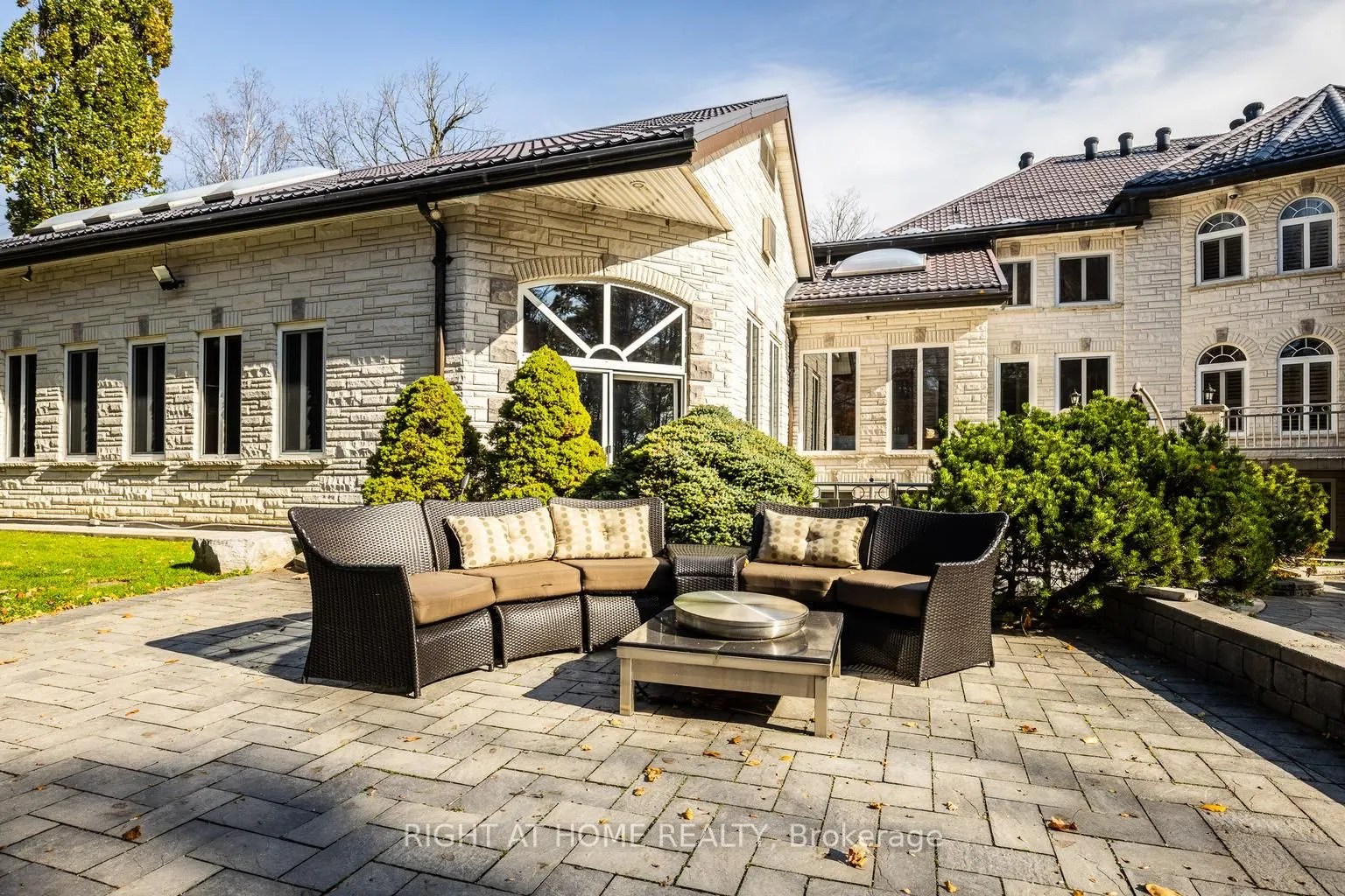 38 Sugarbush Court E