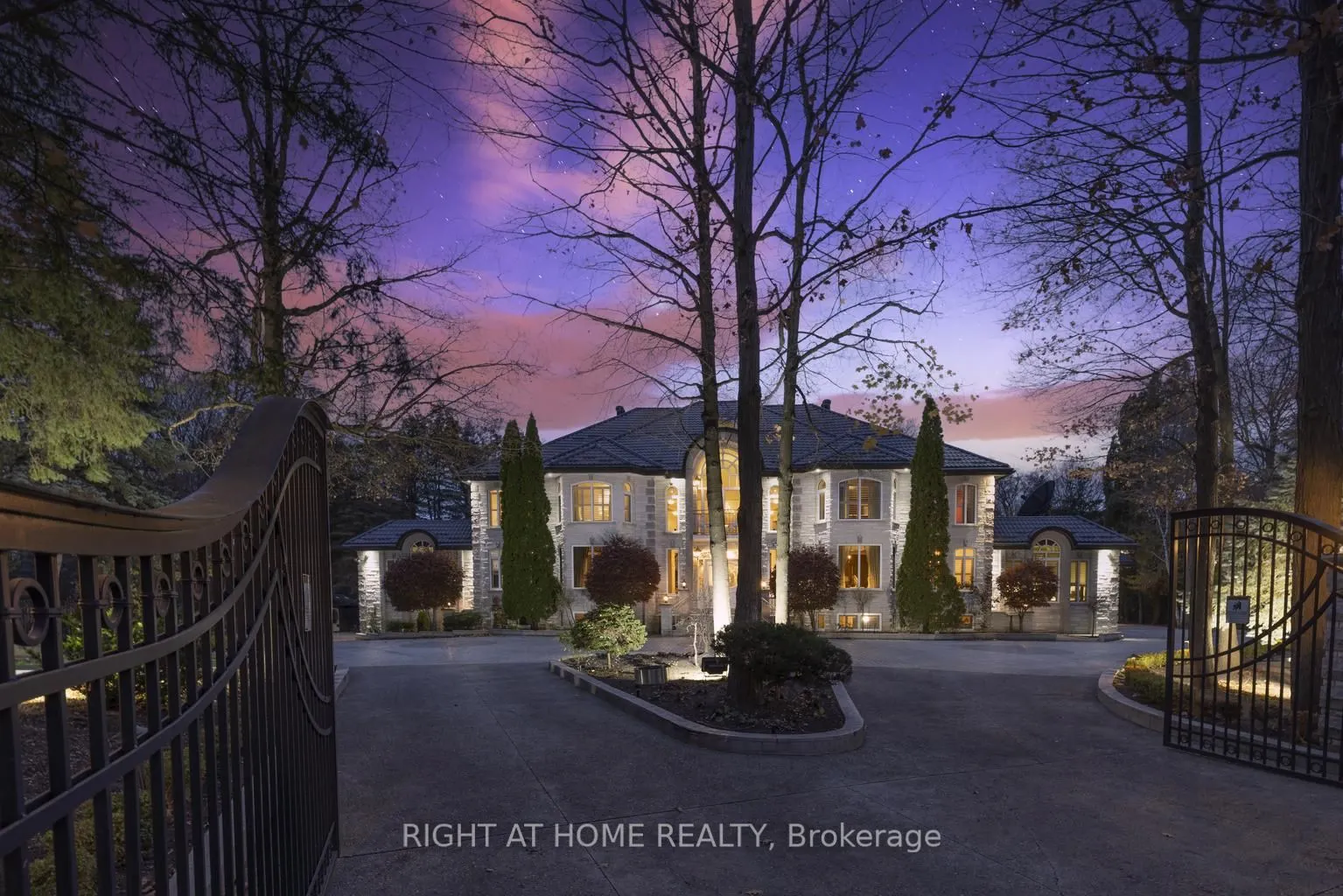 38 Sugarbush Court E