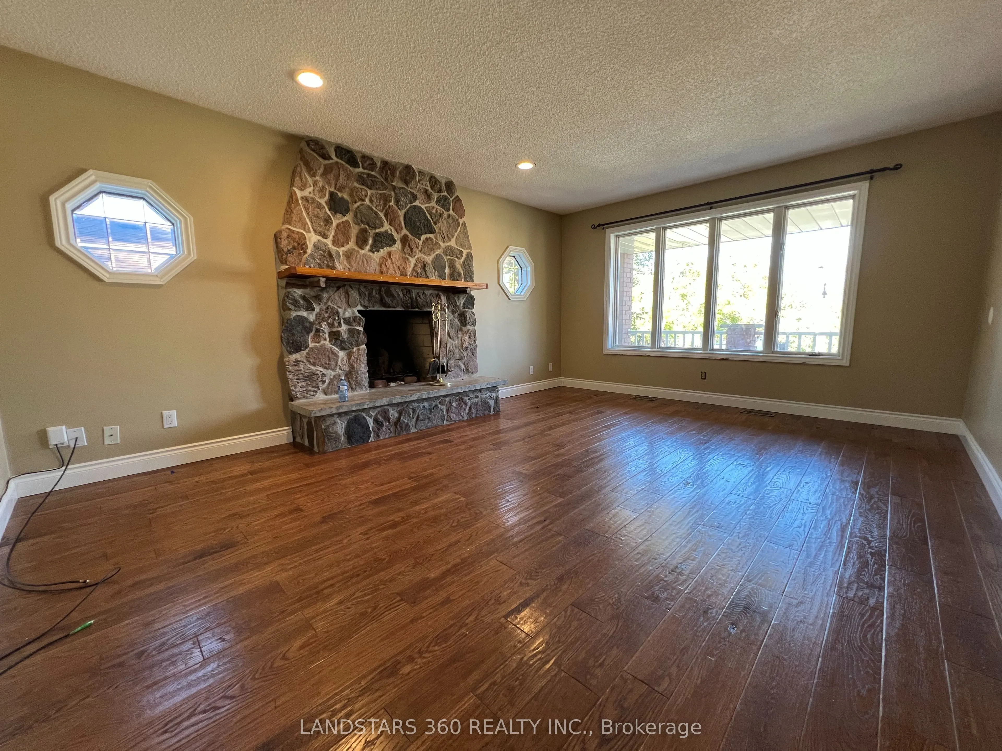 299 Lakeview Boulevard, #Upper