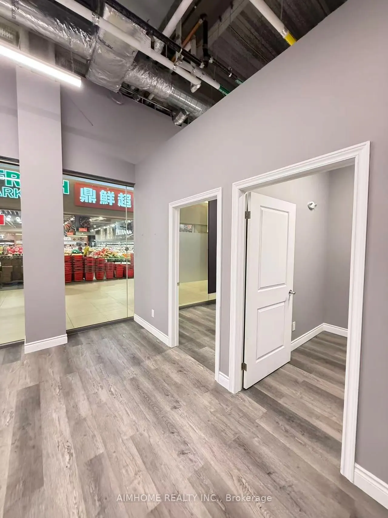 9390 WOODBINE Avenue, #1T M5