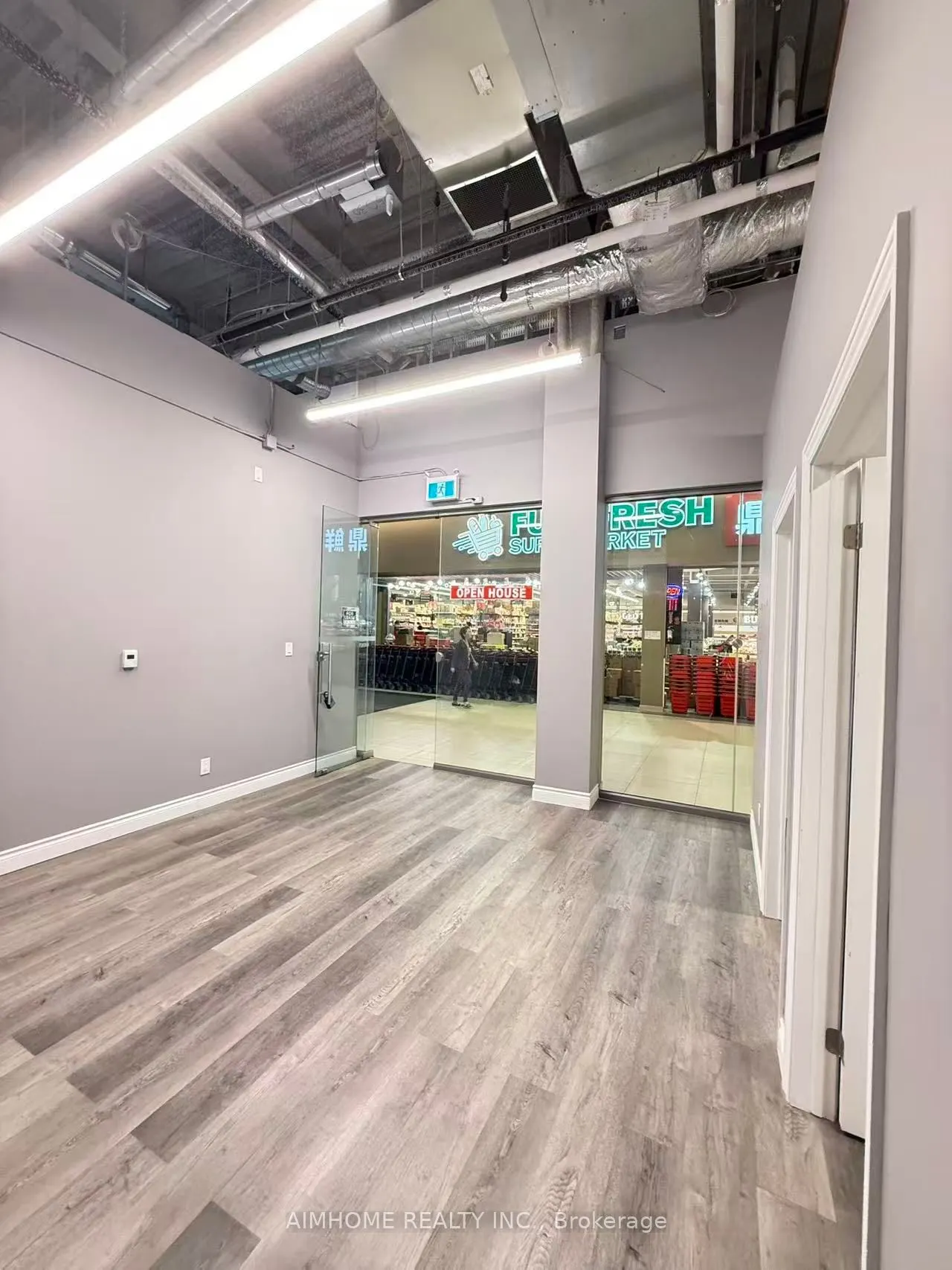 9390 WOODBINE Avenue, #1T M5