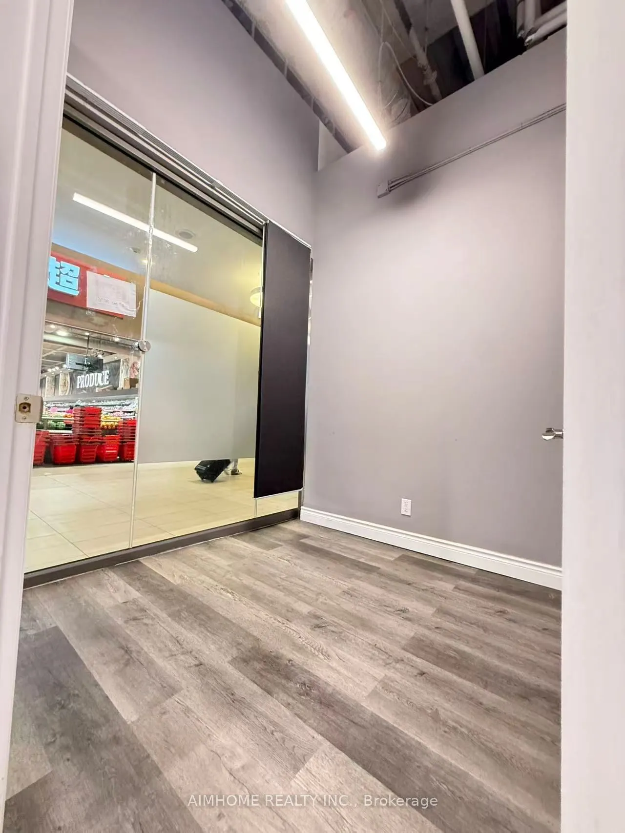 9390 WOODBINE Avenue, #1T M5