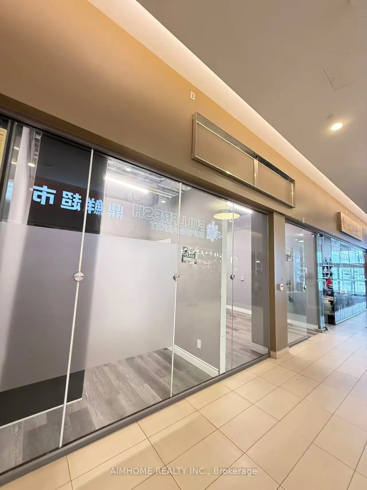 9390 WOODBINE Avenue, #1T M5