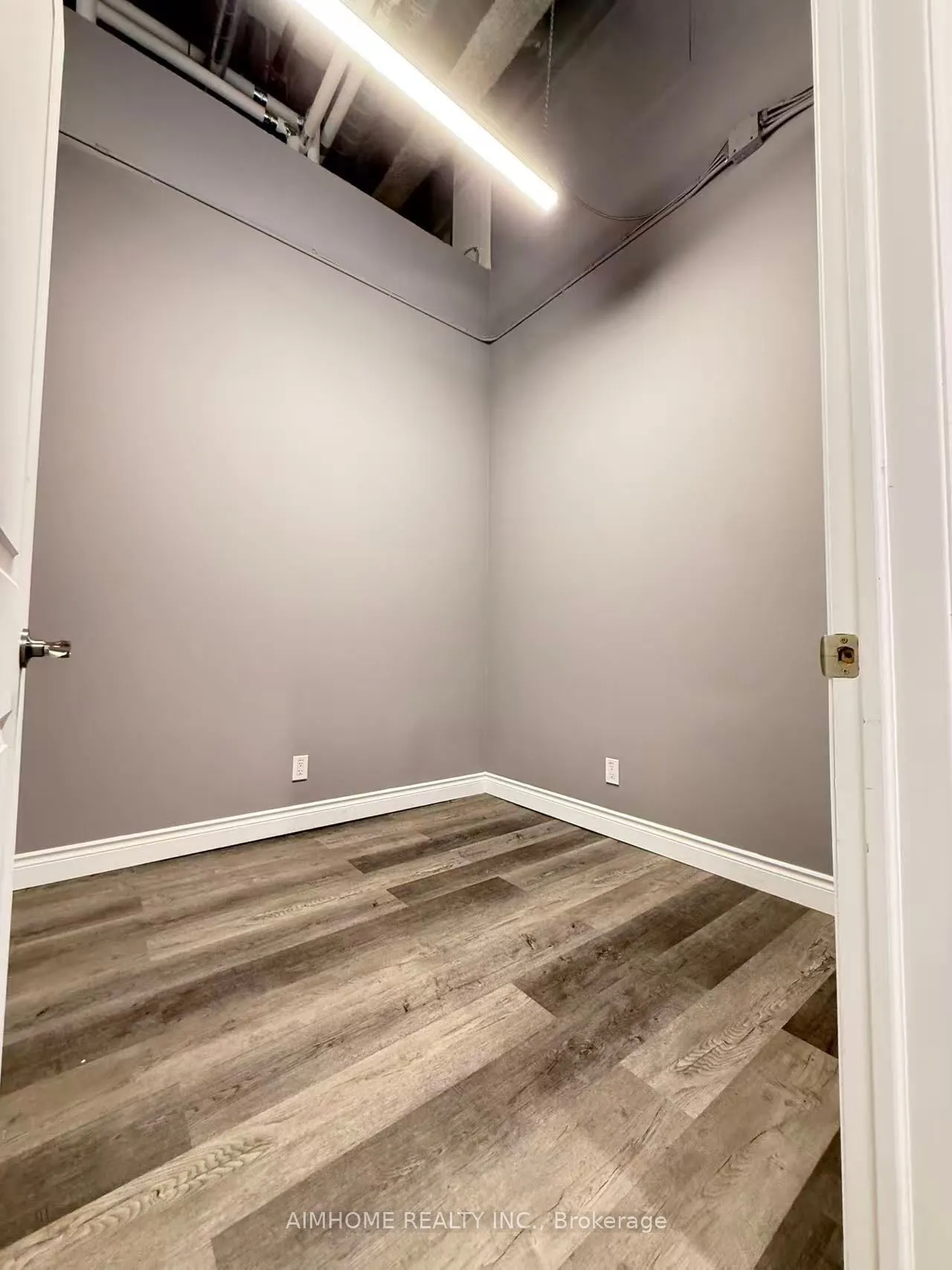 9390 WOODBINE Avenue, #1T M5