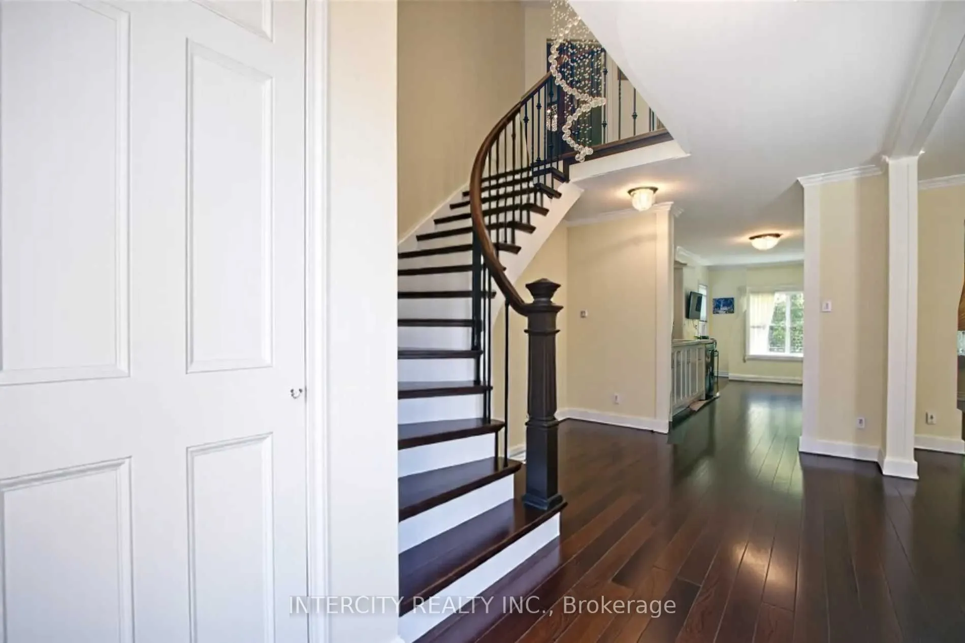 85 Houseman Crescent