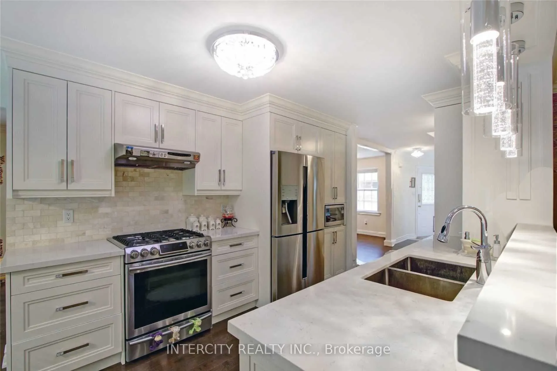 85 Houseman Crescent