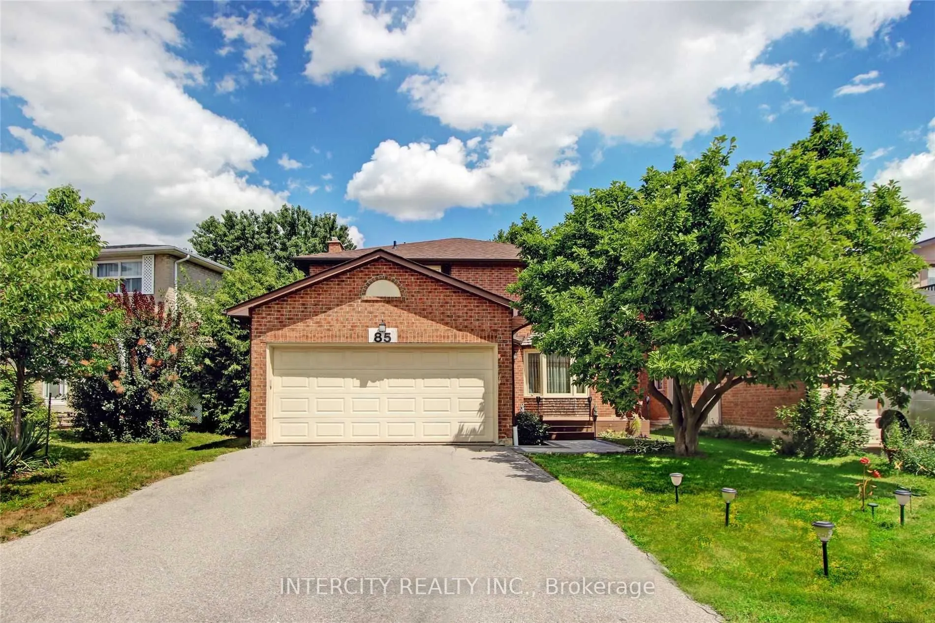 85 Houseman Crescent