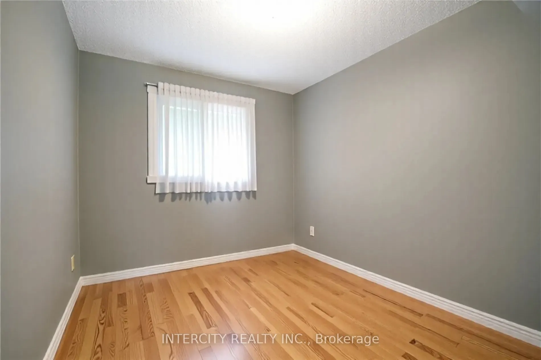 85 Houseman Crescent