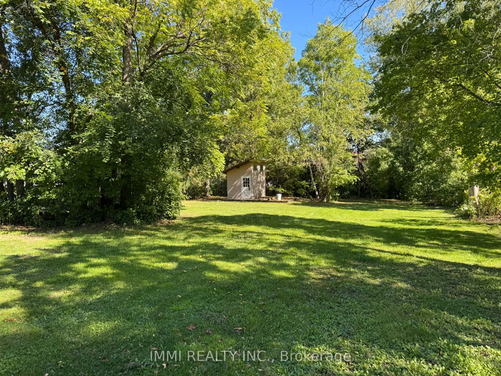 23 Yongeview Avenue