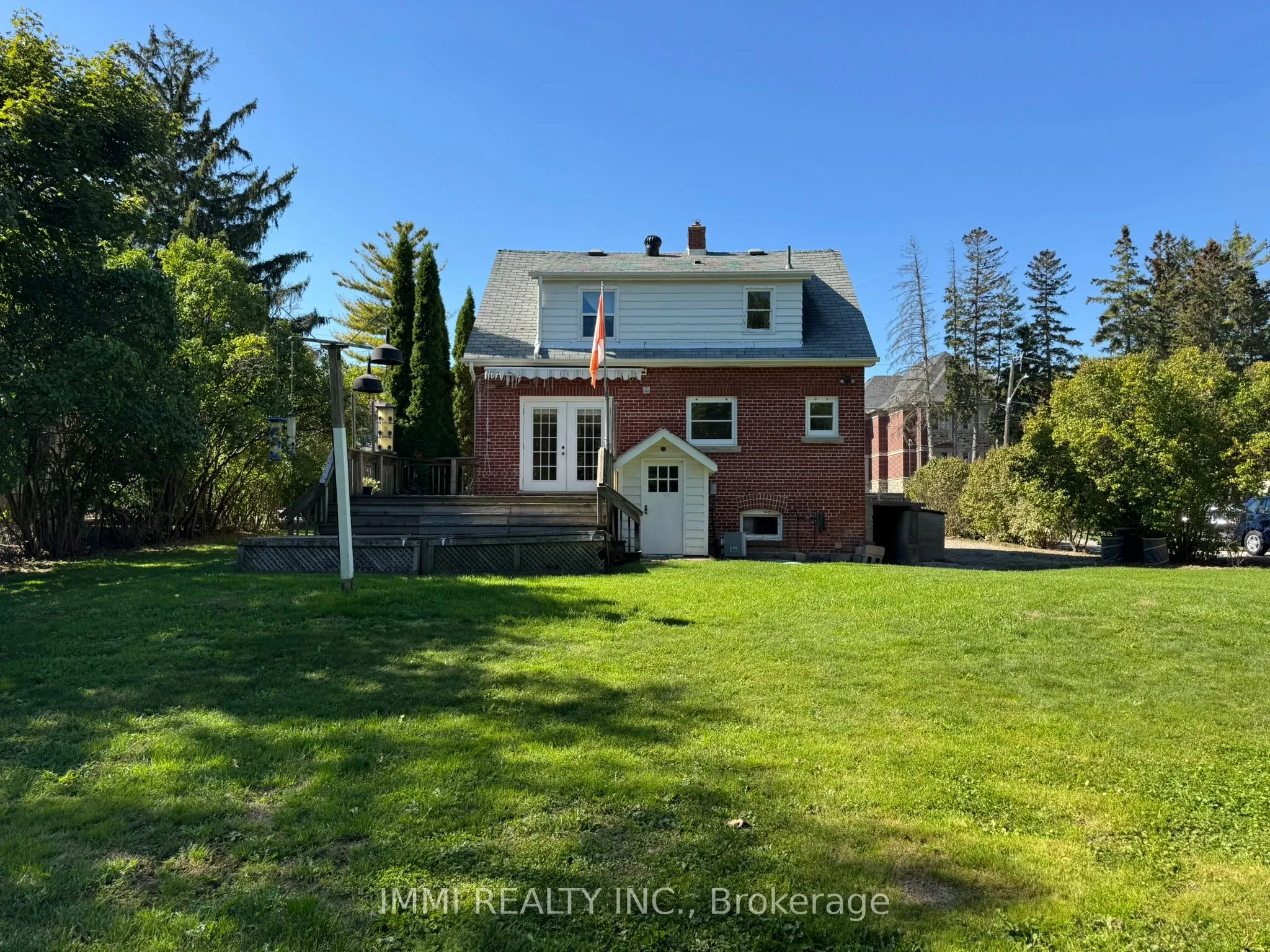 23 Yongeview Avenue
