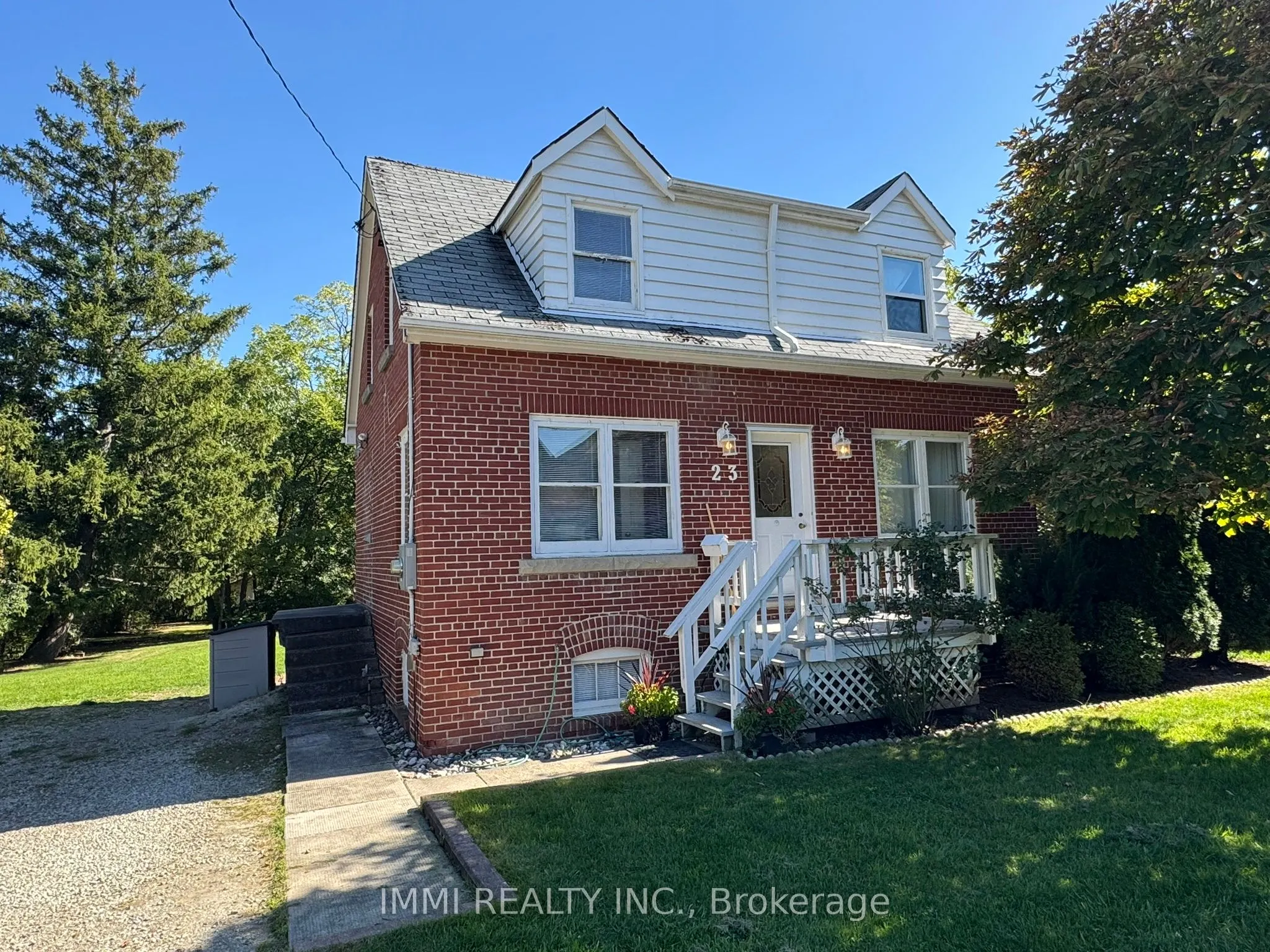 23 Yongeview Avenue