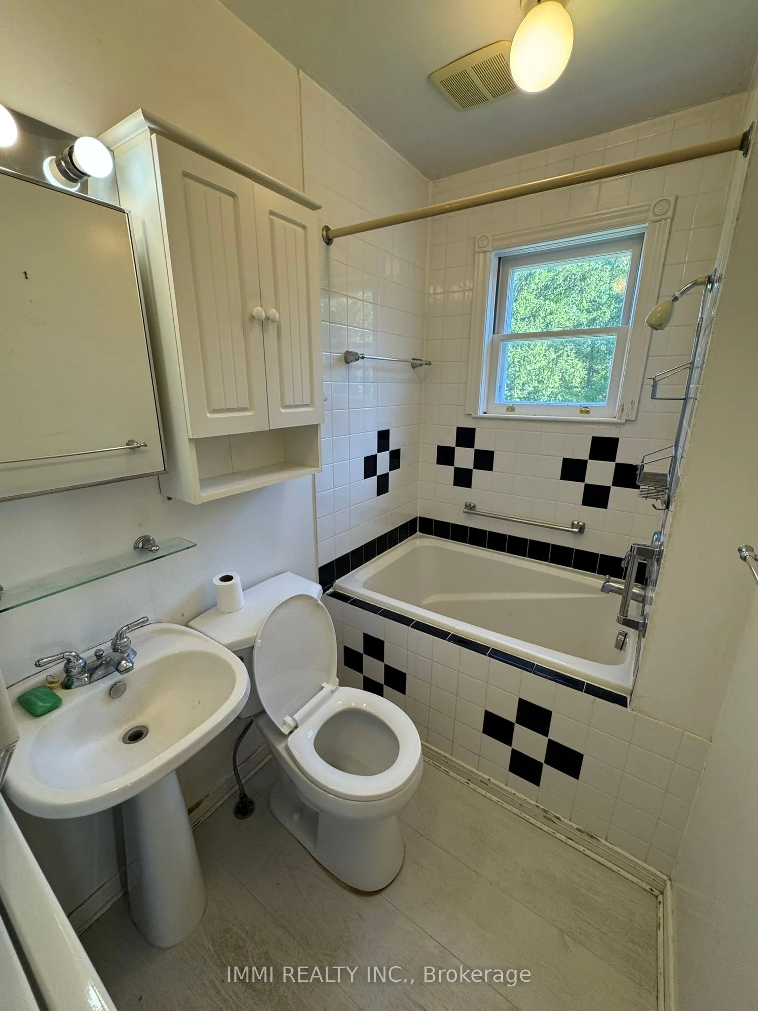 23 Yongeview Avenue
