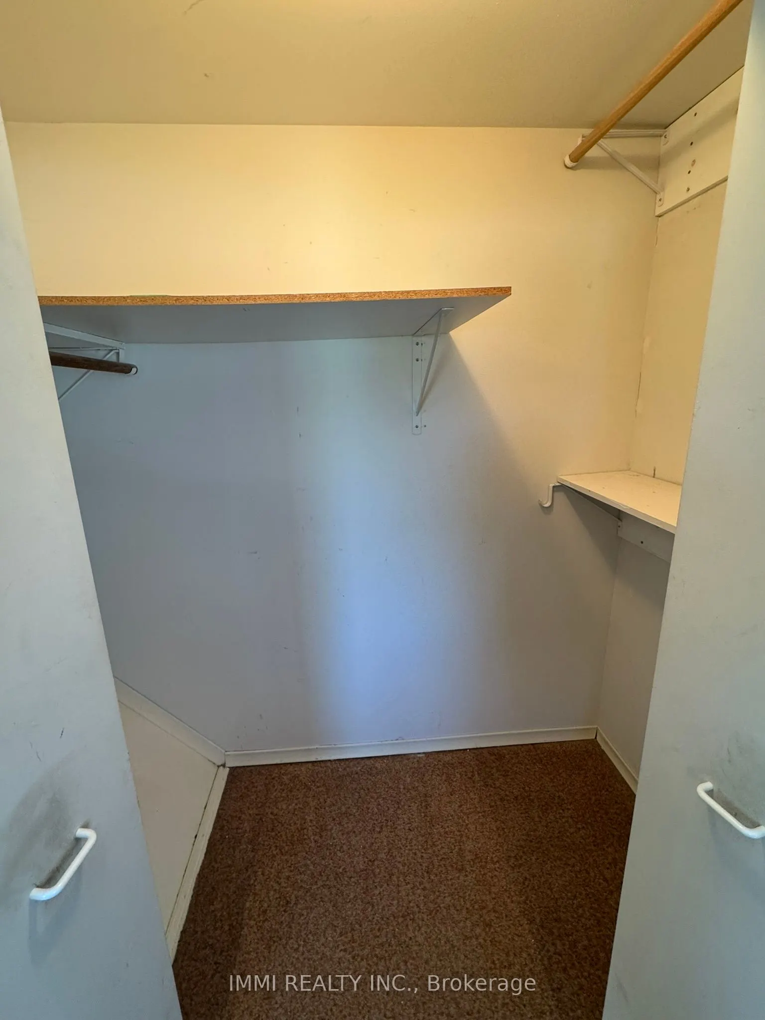 23 Yongeview Avenue