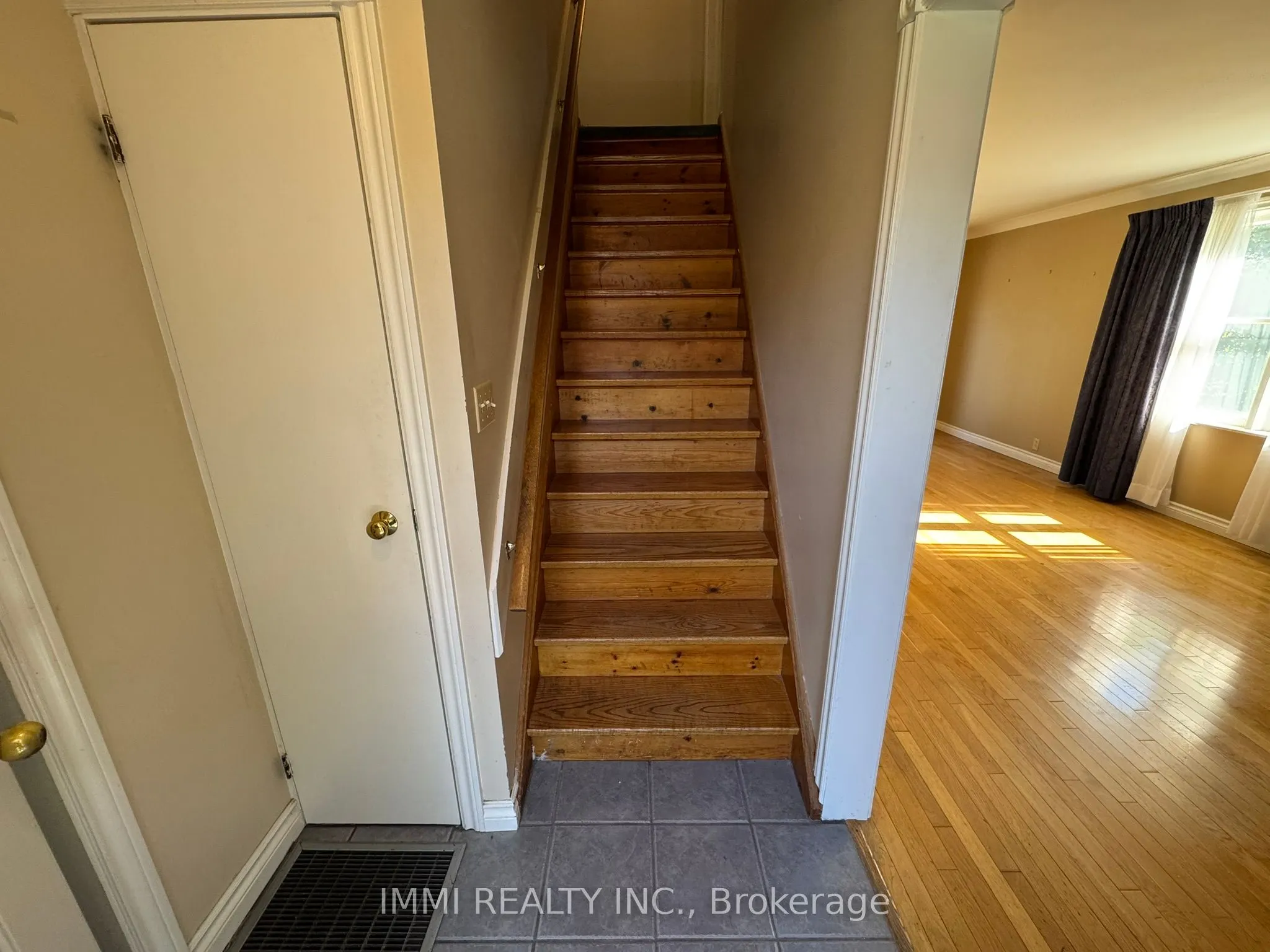 23 Yongeview Avenue