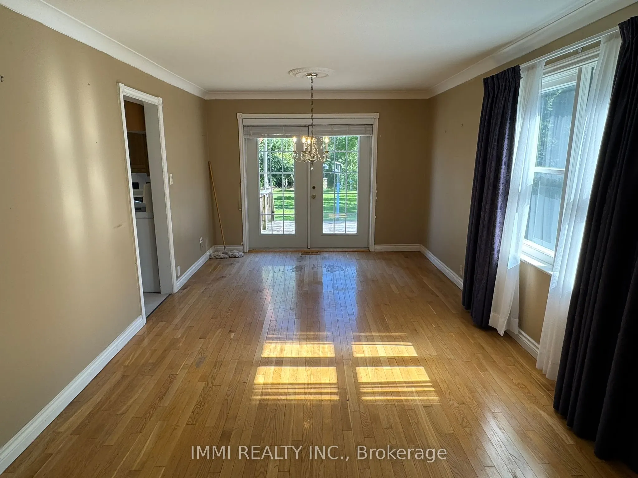 23 Yongeview Avenue