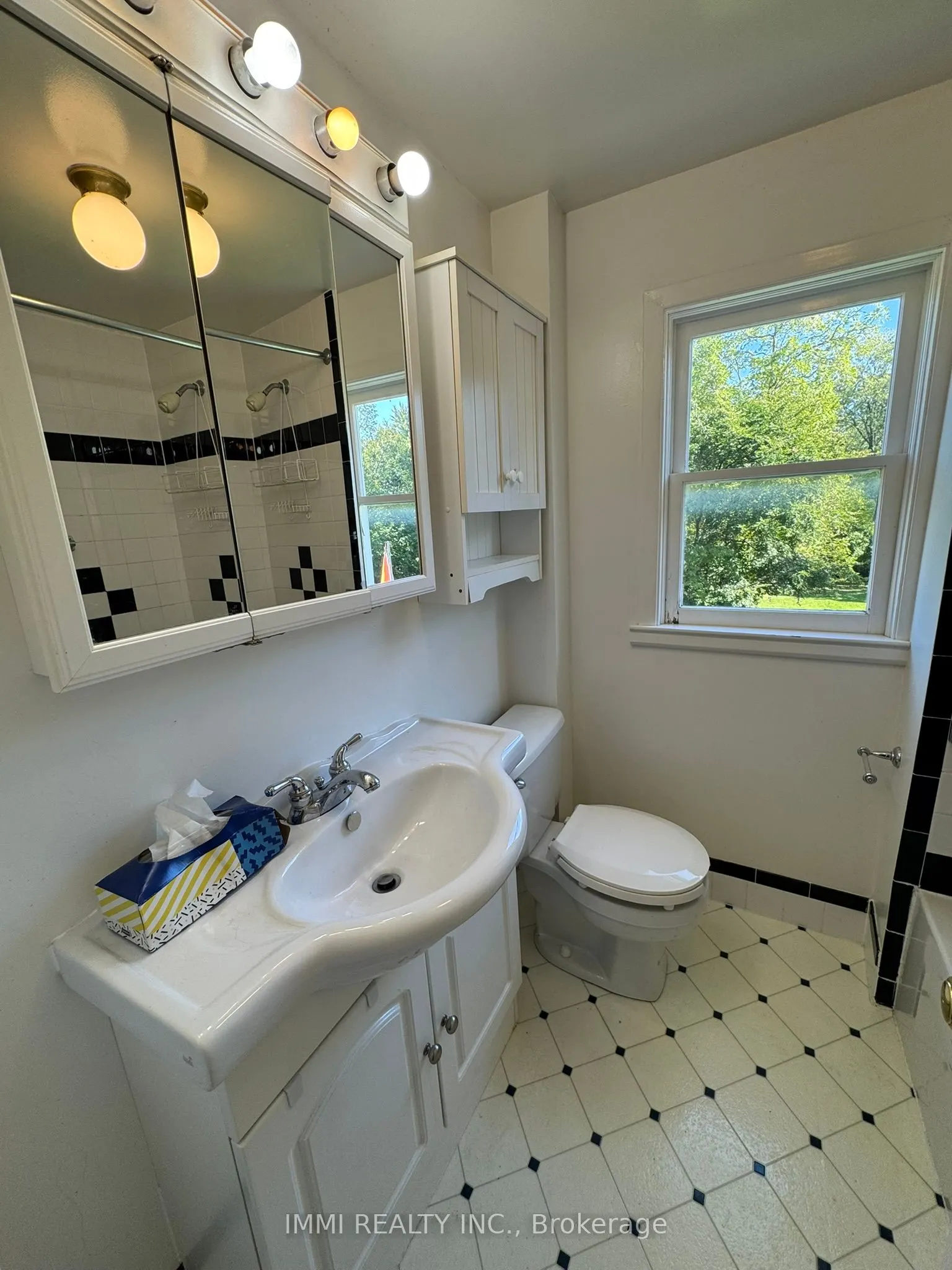 23 Yongeview Avenue