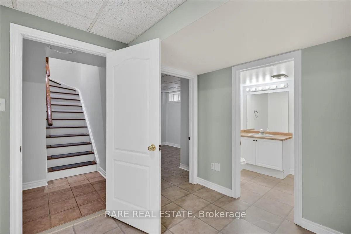 1069 Corrie Street