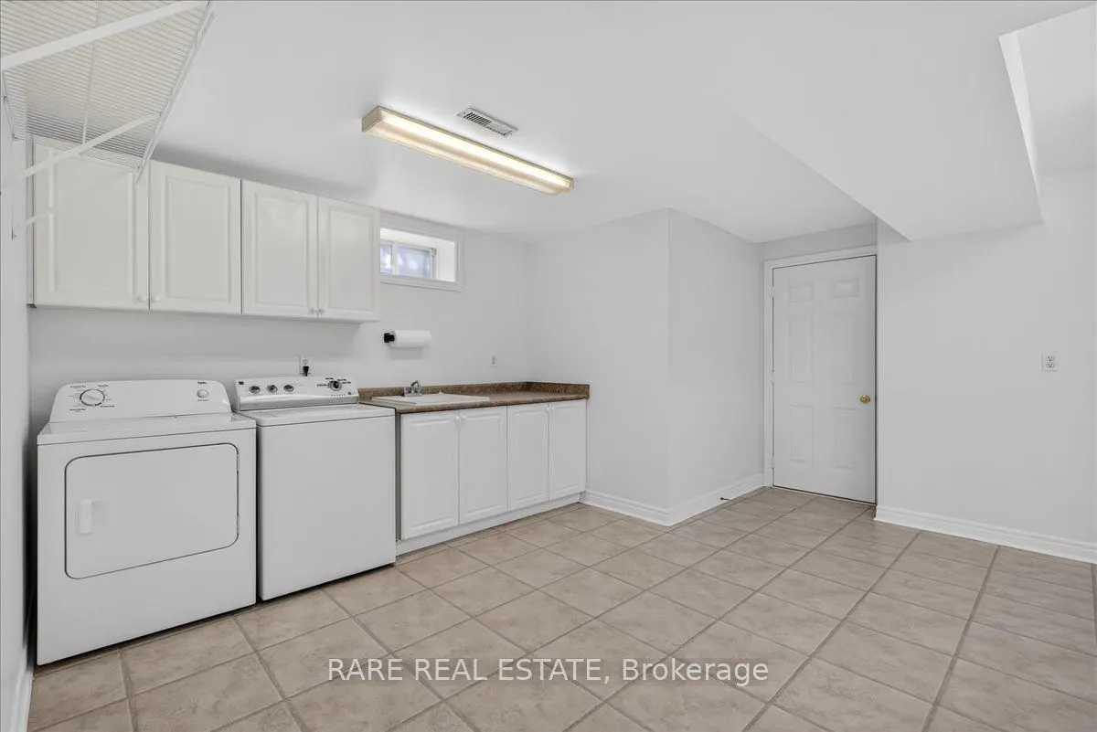 1069 Corrie Street