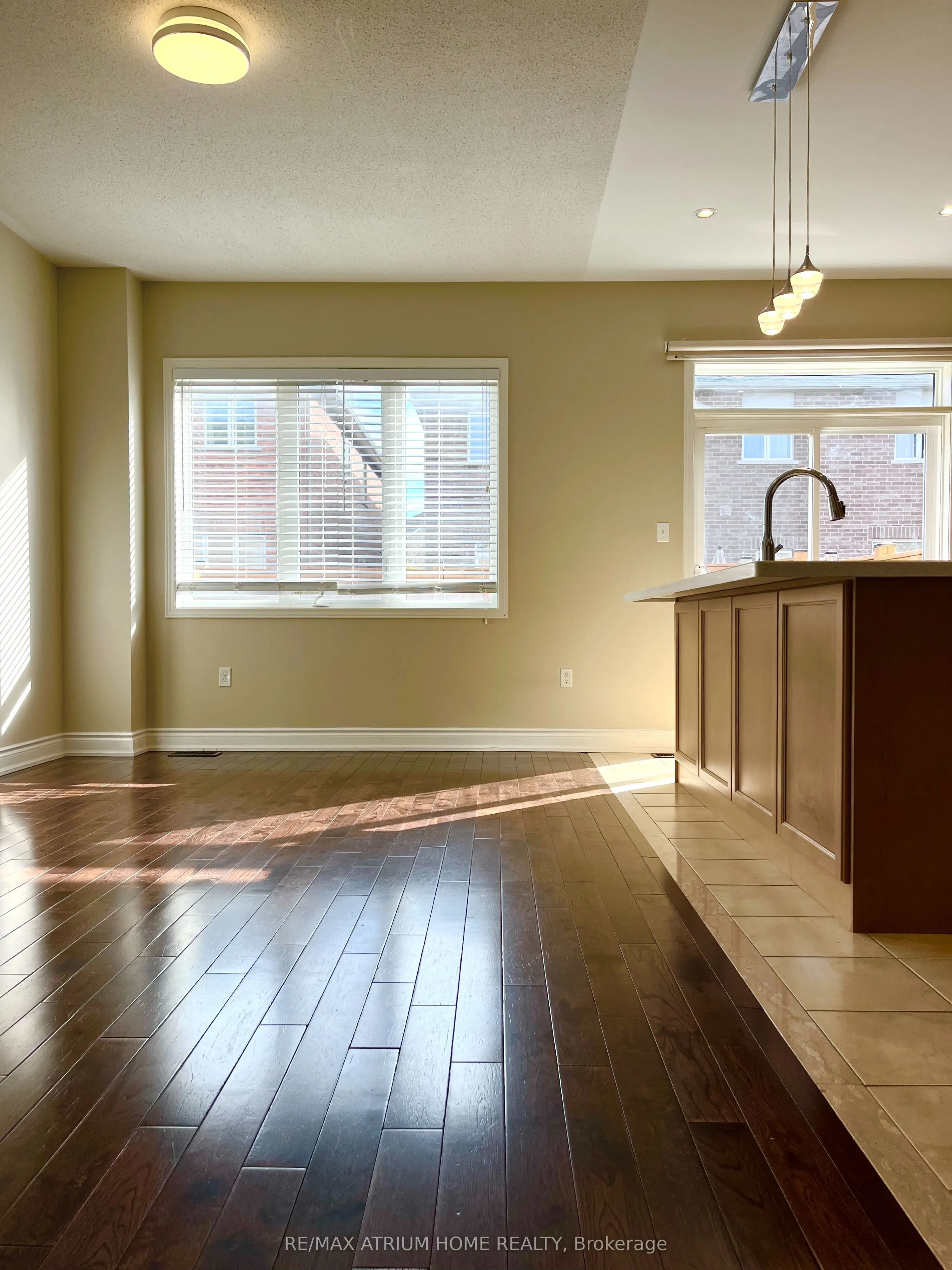 1261 Blencowe Crescent
