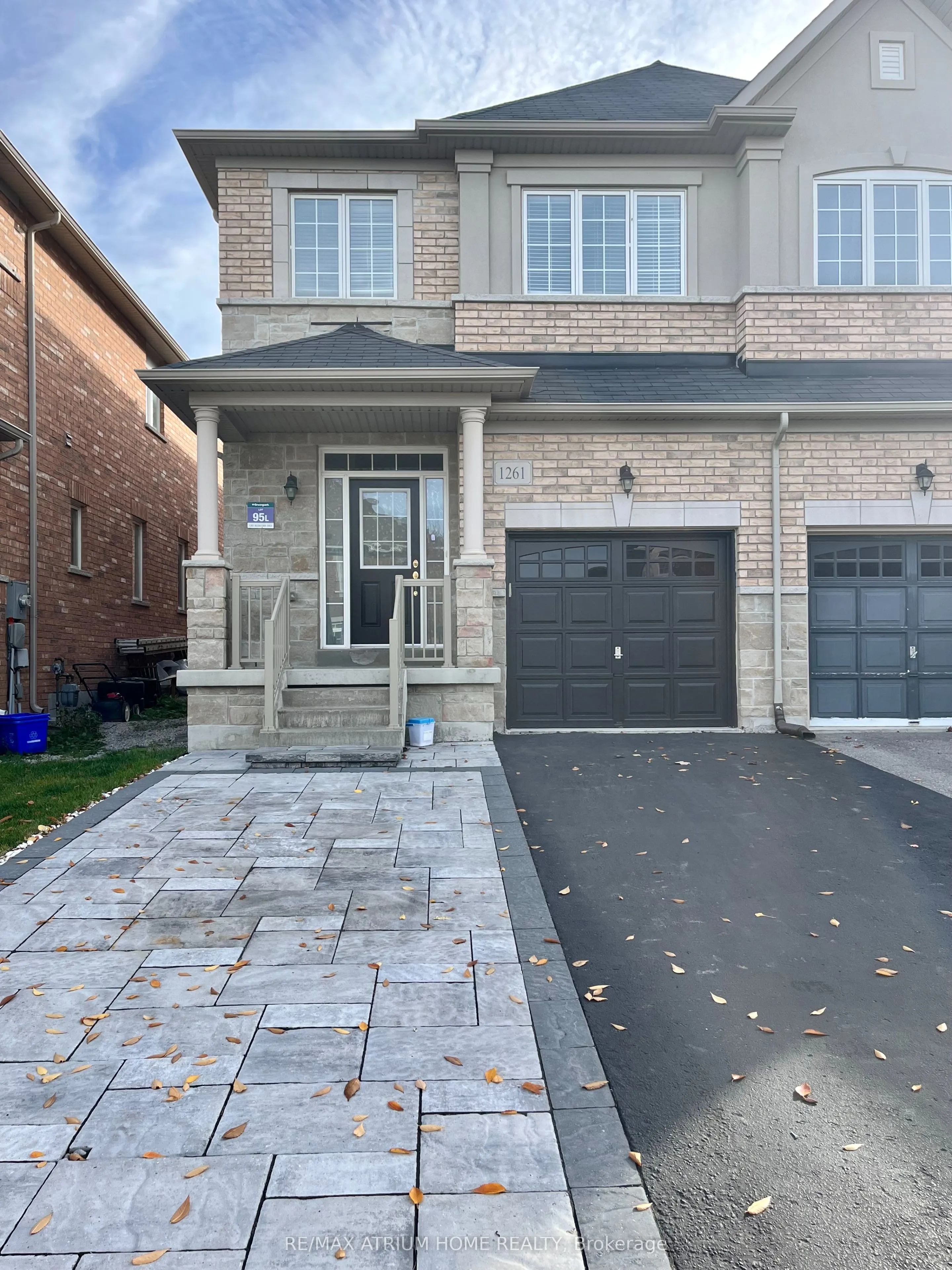 1261 Blencowe Crescent