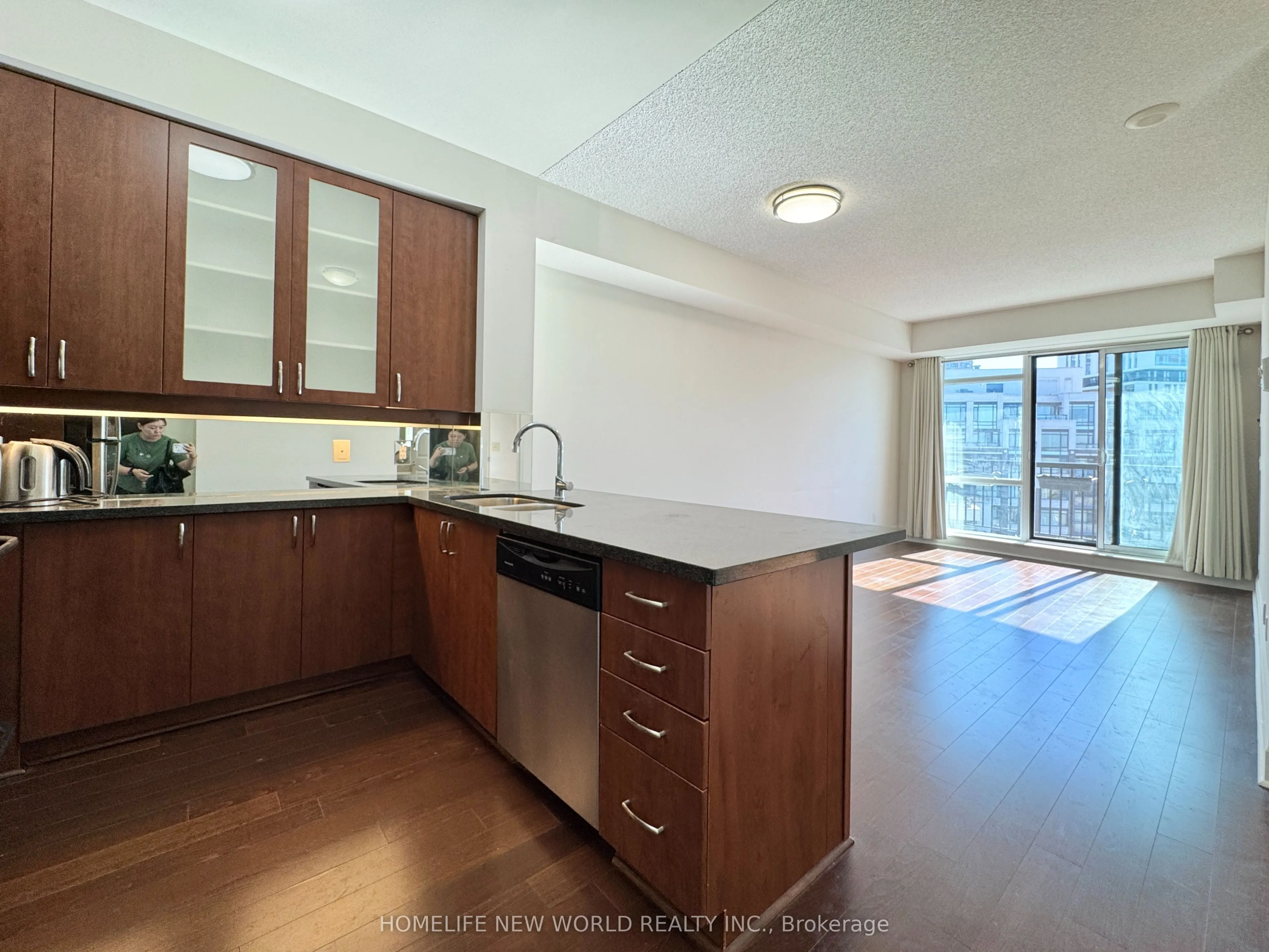 111 Upper Duke Crescent, #901
