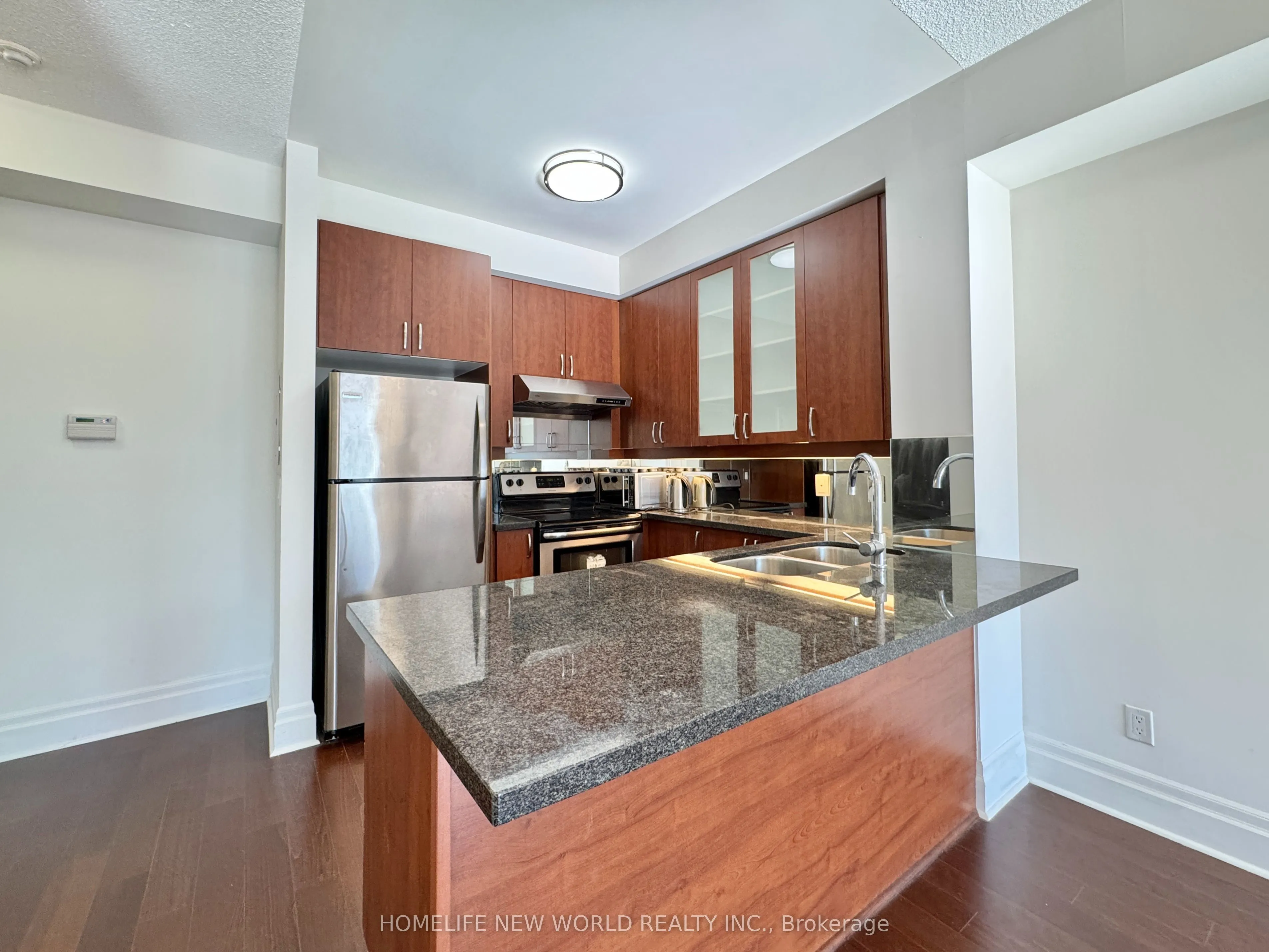111 Upper Duke Crescent, #901