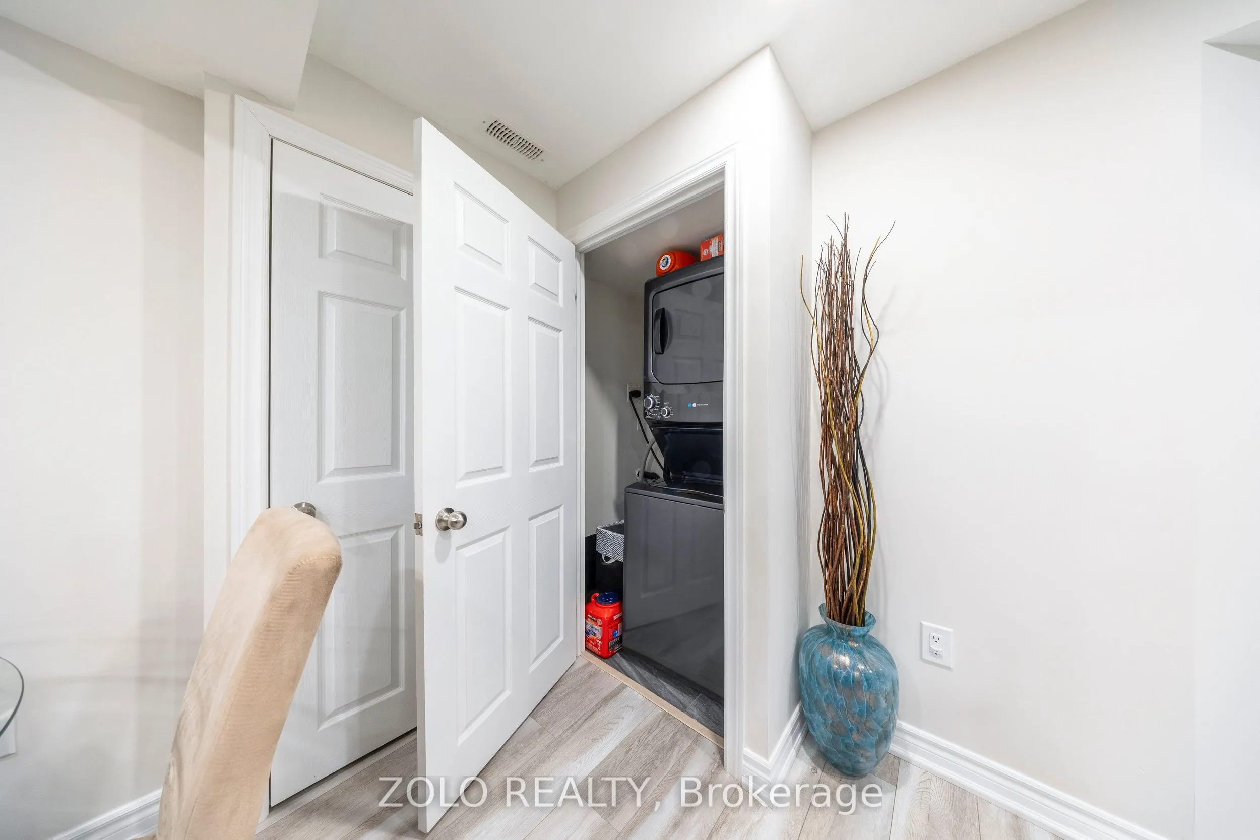 11 John Davis Gate