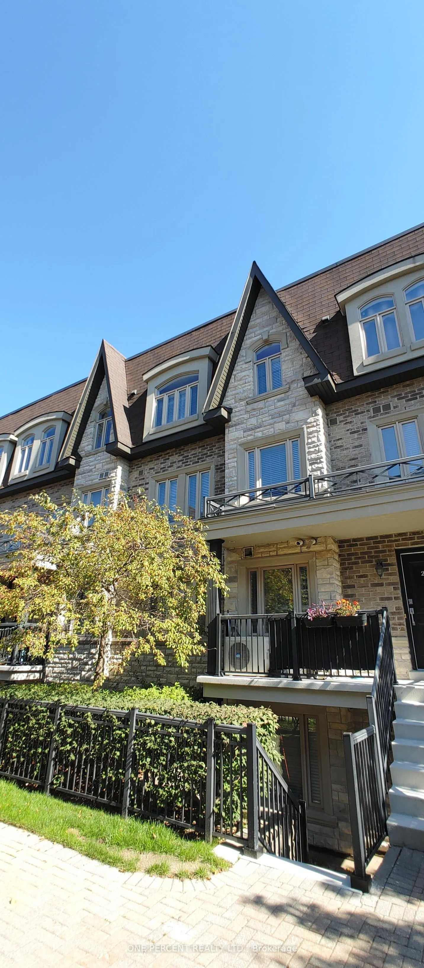 320 John Street, #201
