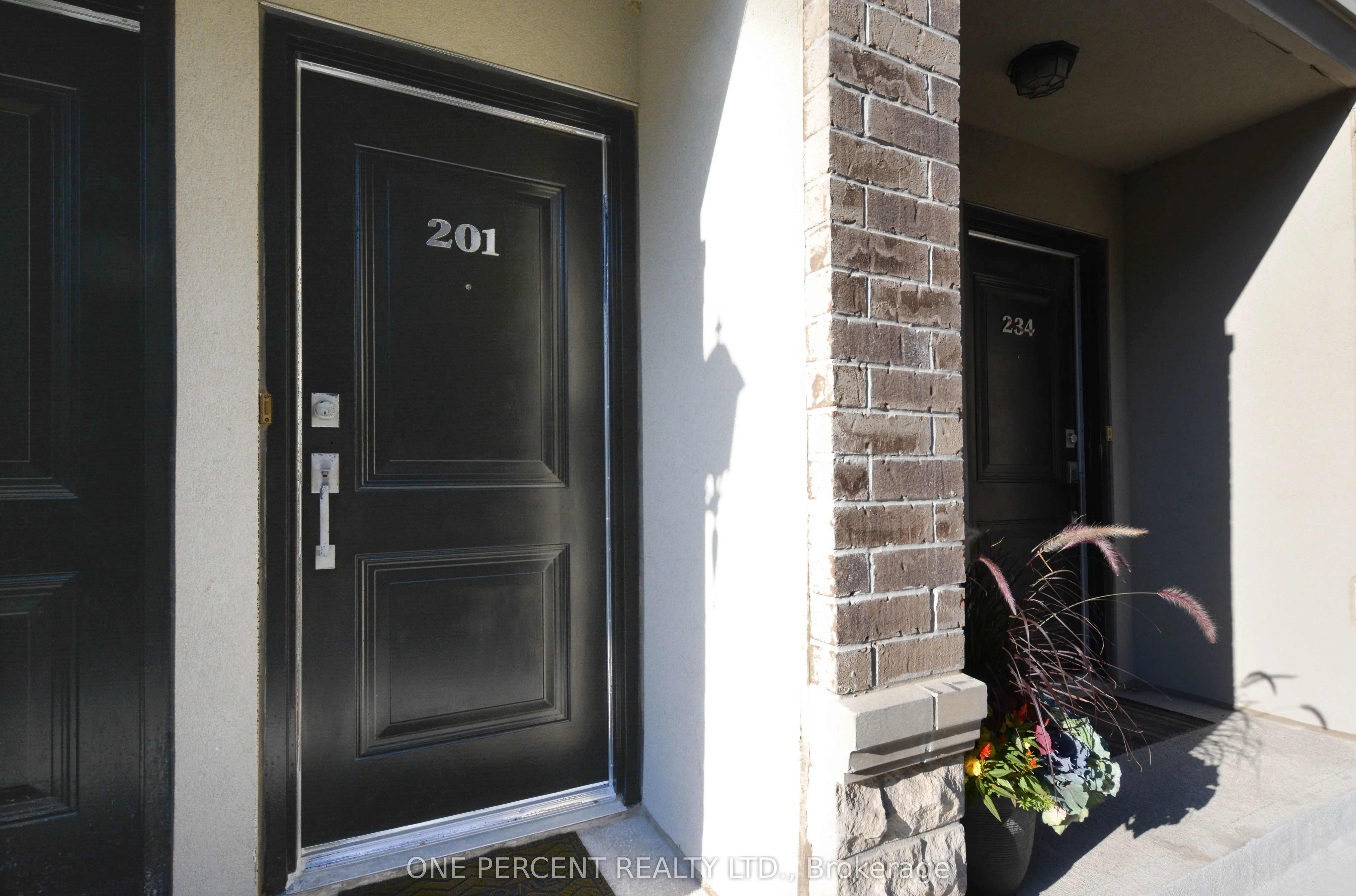320 John Street, #201