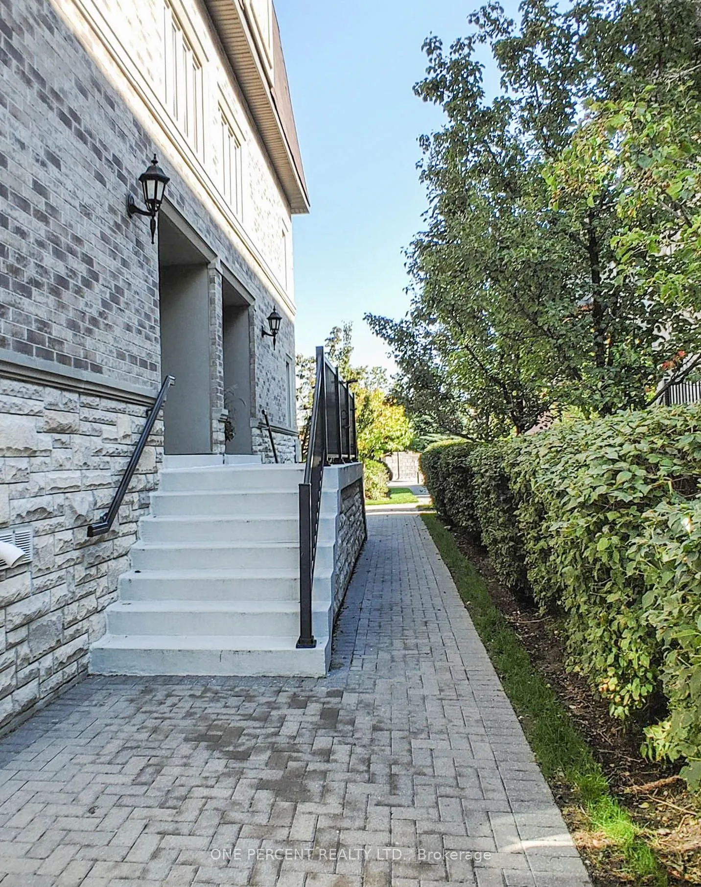 320 John Street, #201