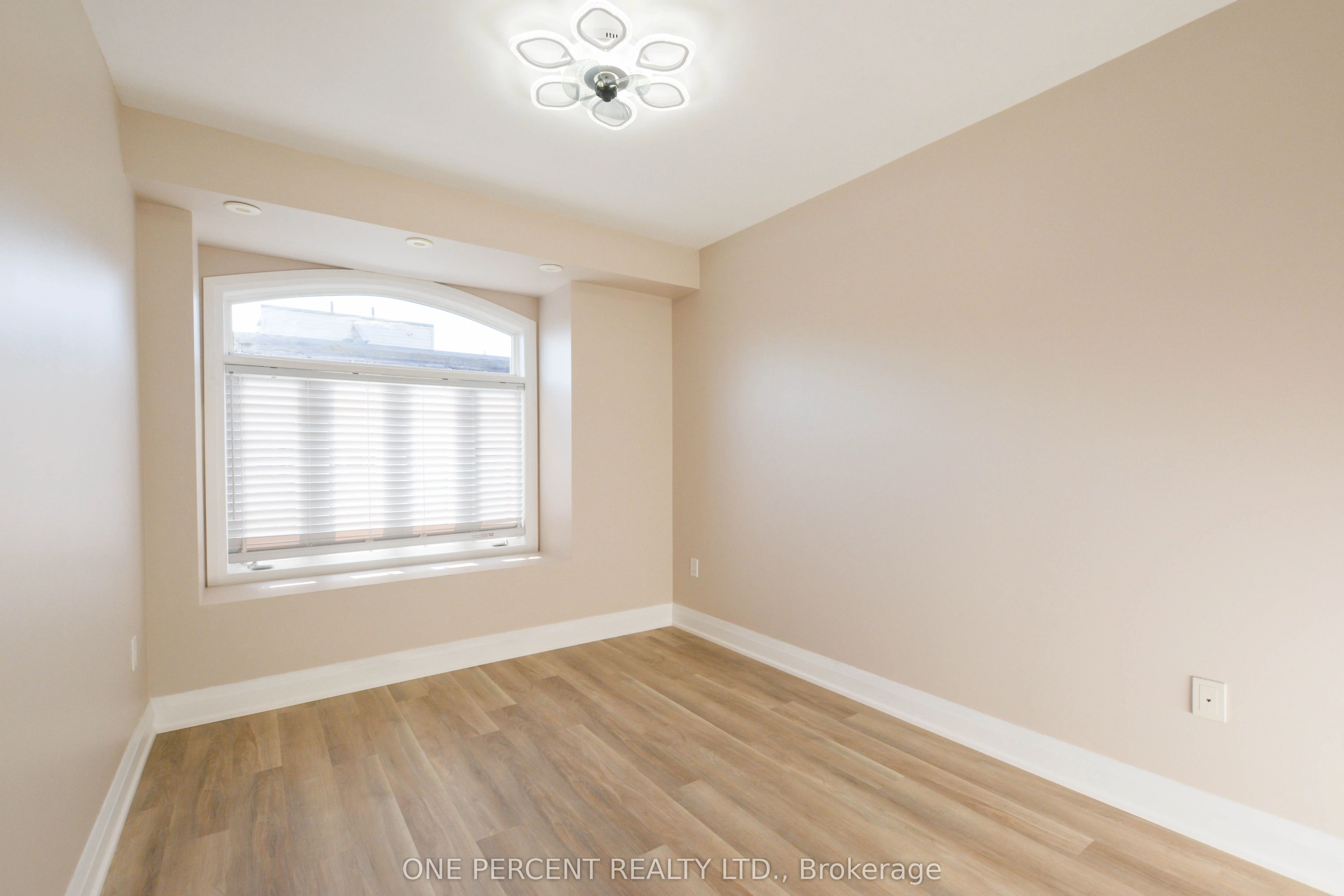 320 John Street, #201