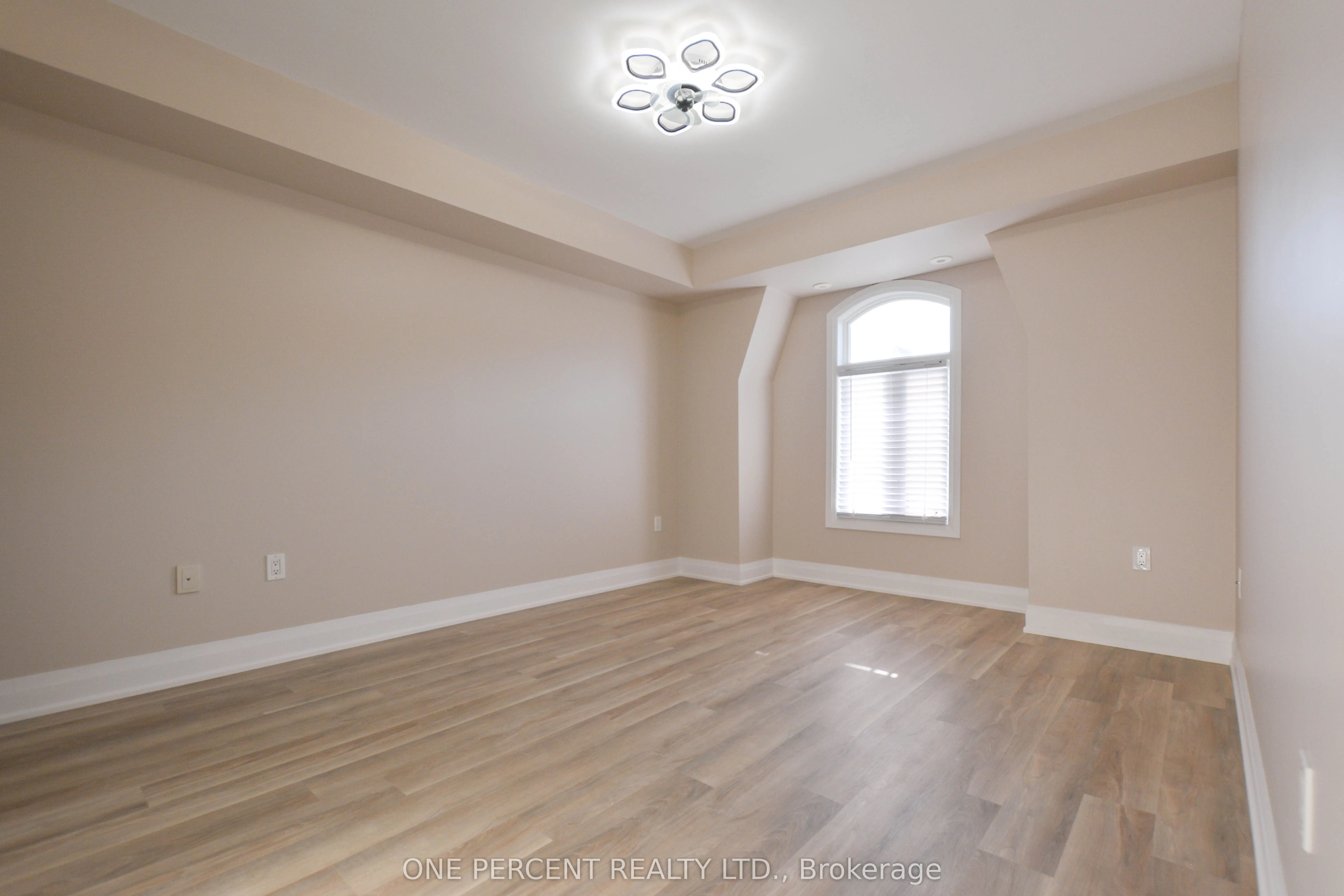 320 John Street, #201