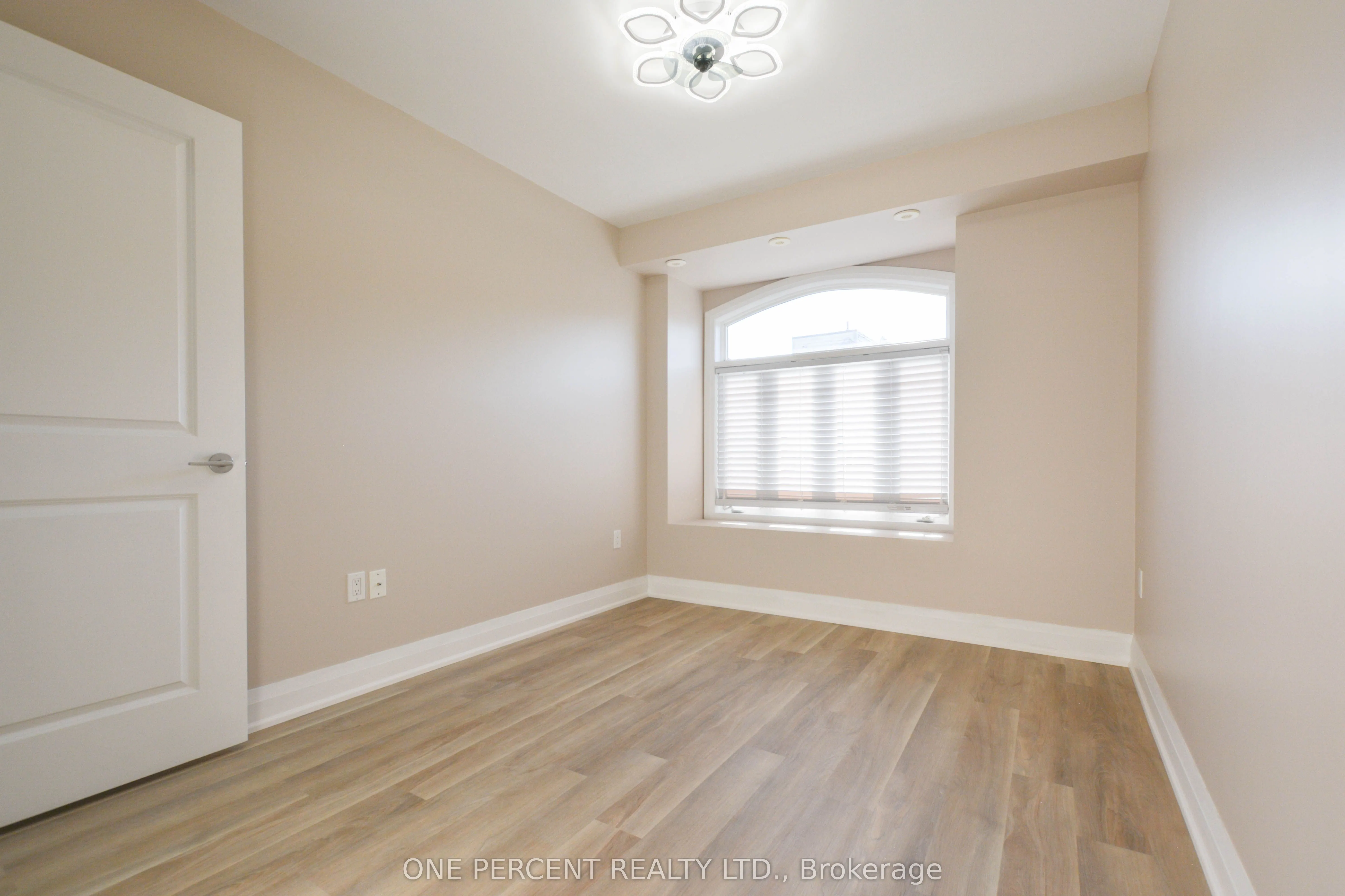 320 John Street, #201