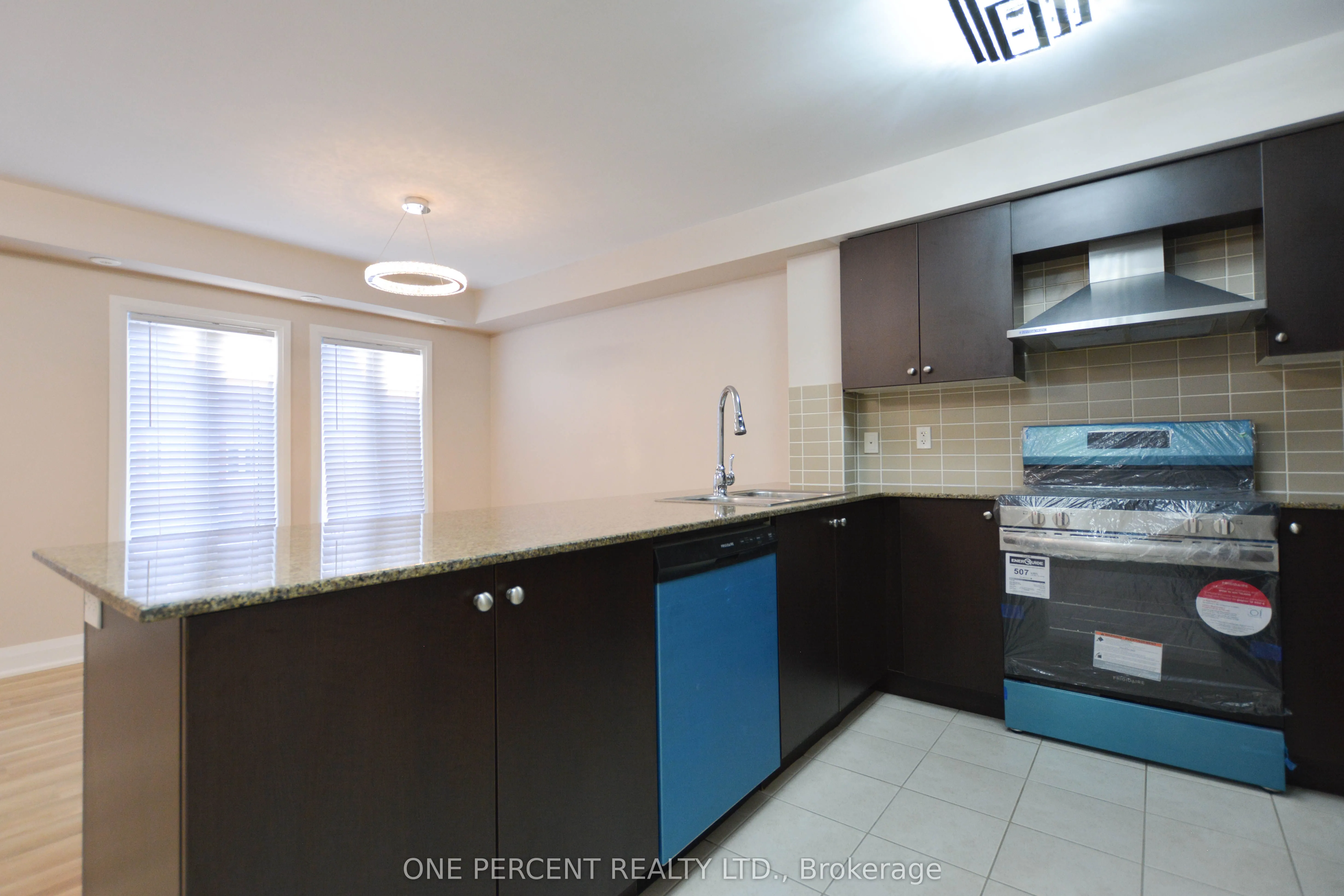 320 John Street, #201