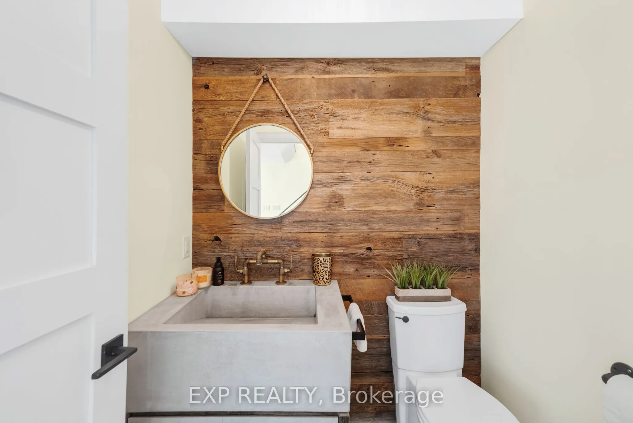 17 Chamberlain Court