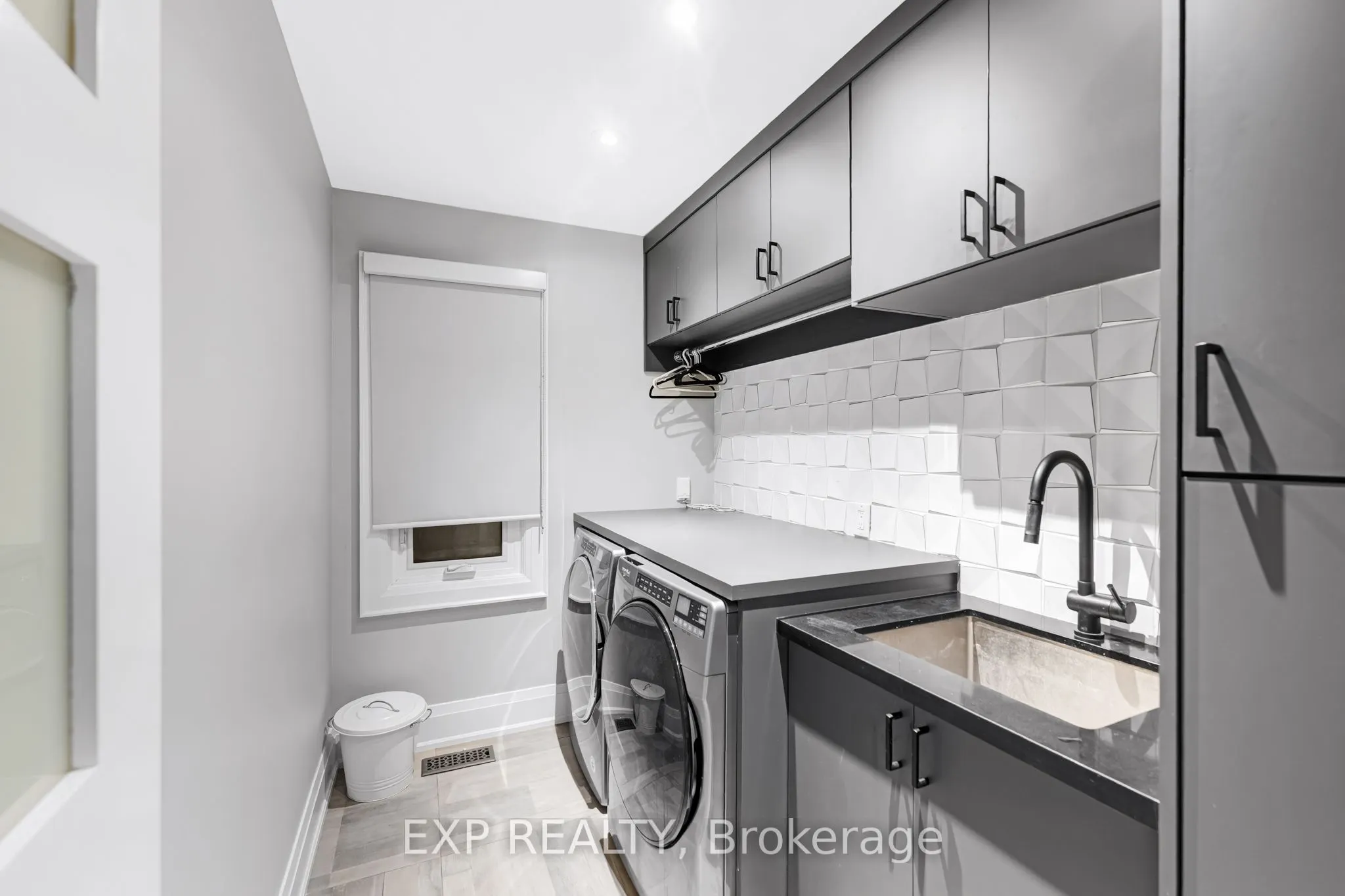 17 Chamberlain Court