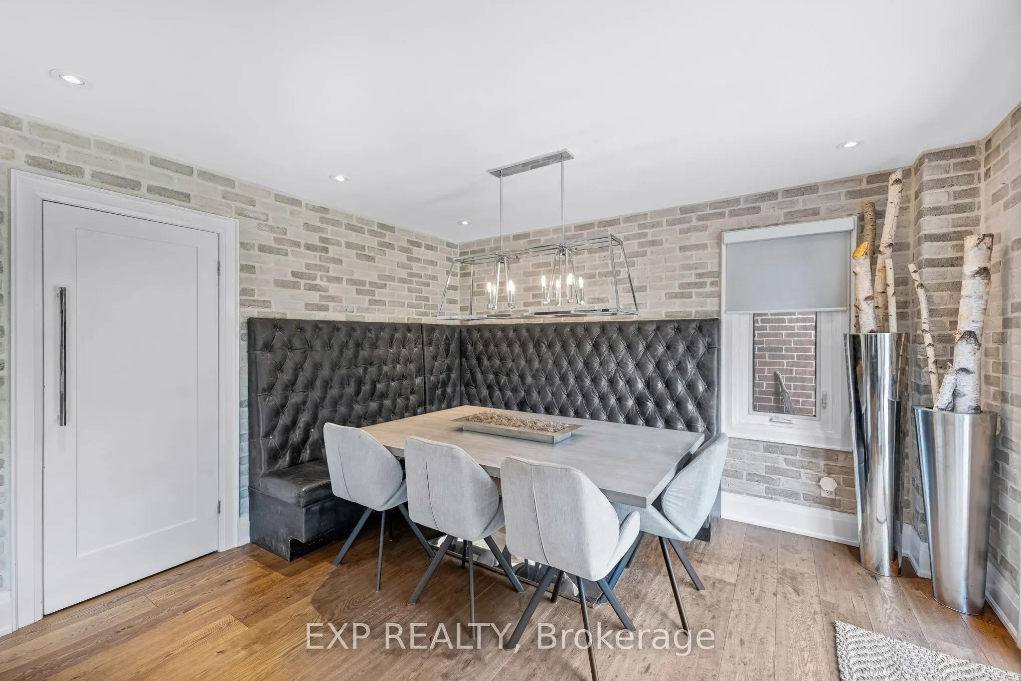 17 Chamberlain Court