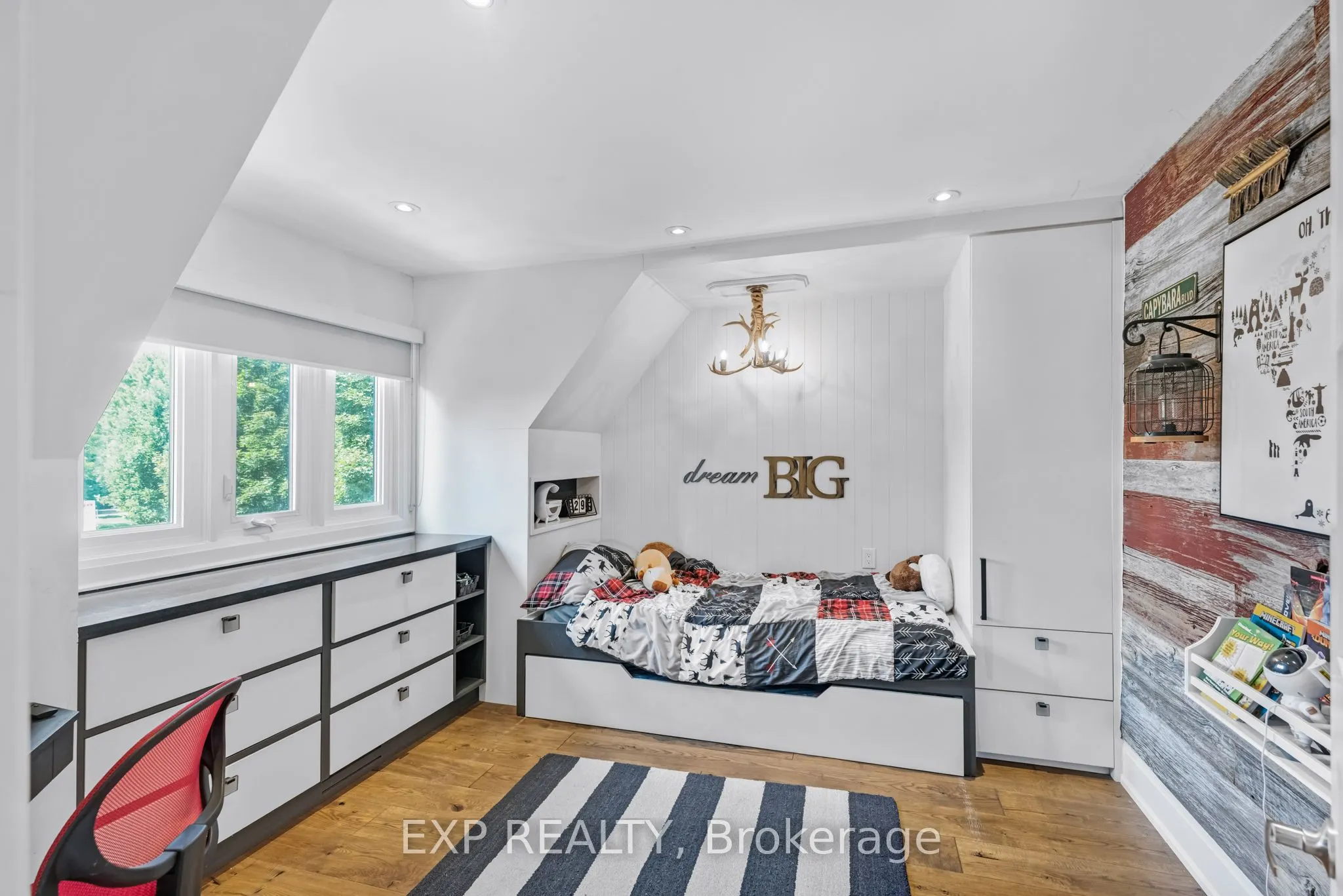 17 Chamberlain Court