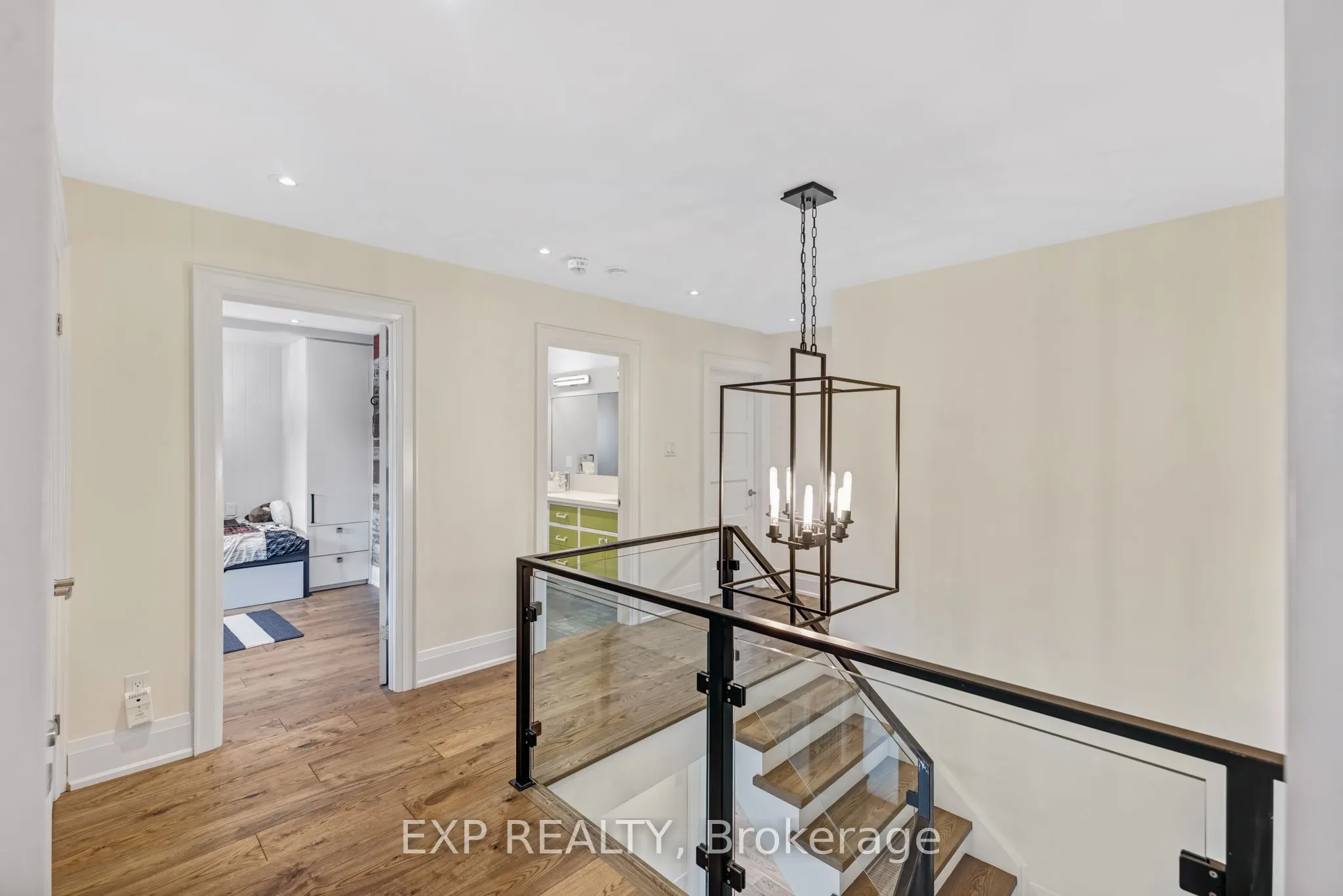 17 Chamberlain Court