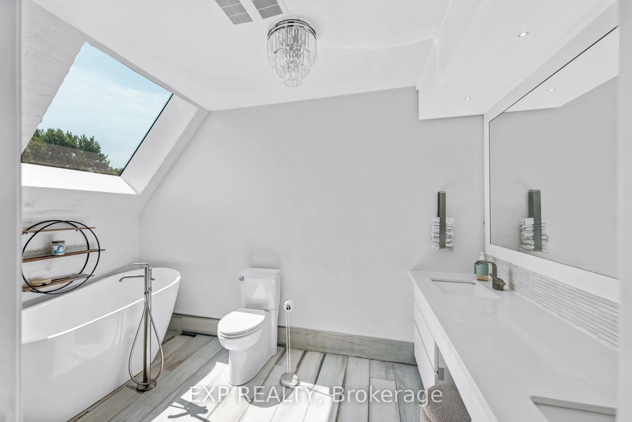 17 Chamberlain Court