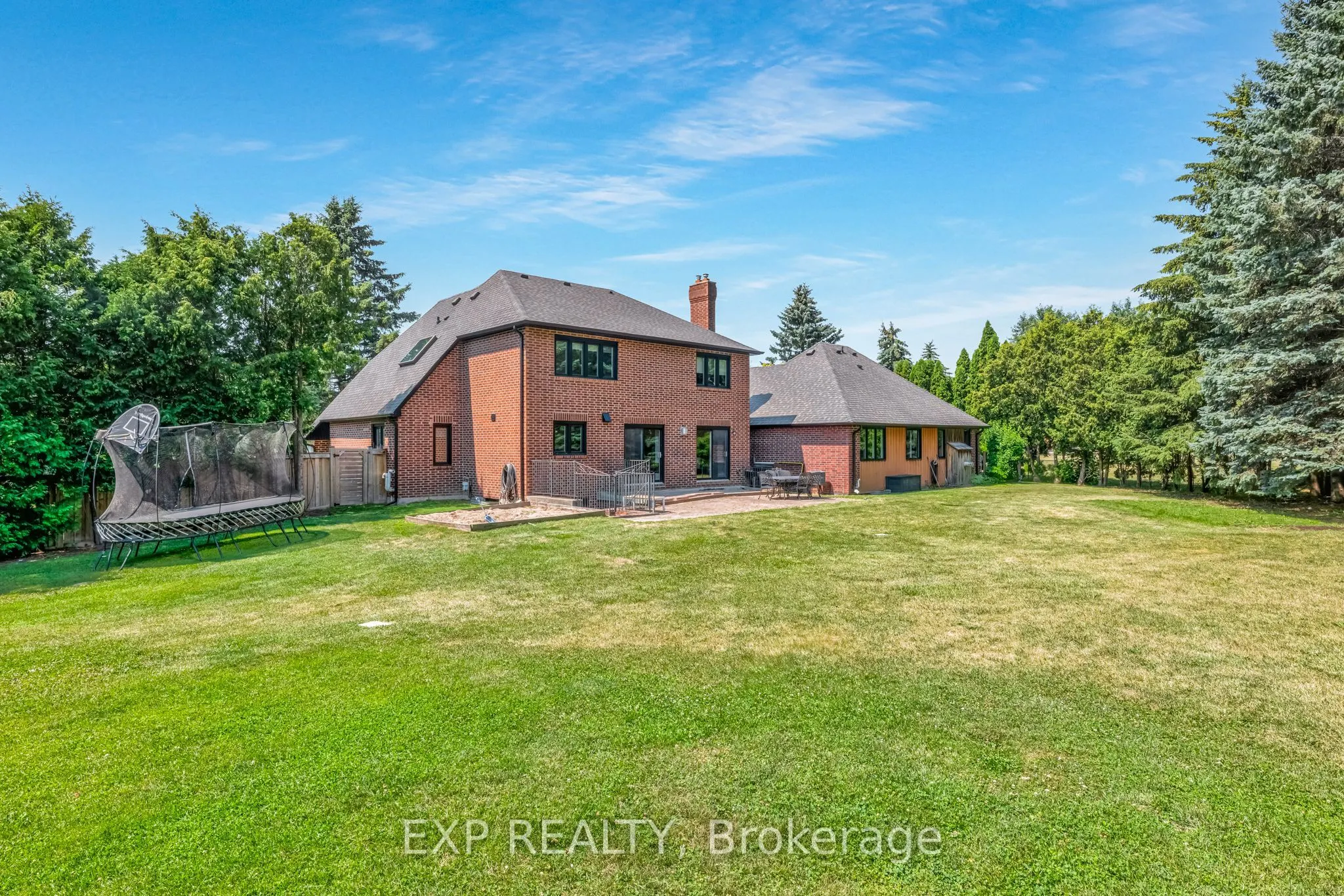 17 Chamberlain Court