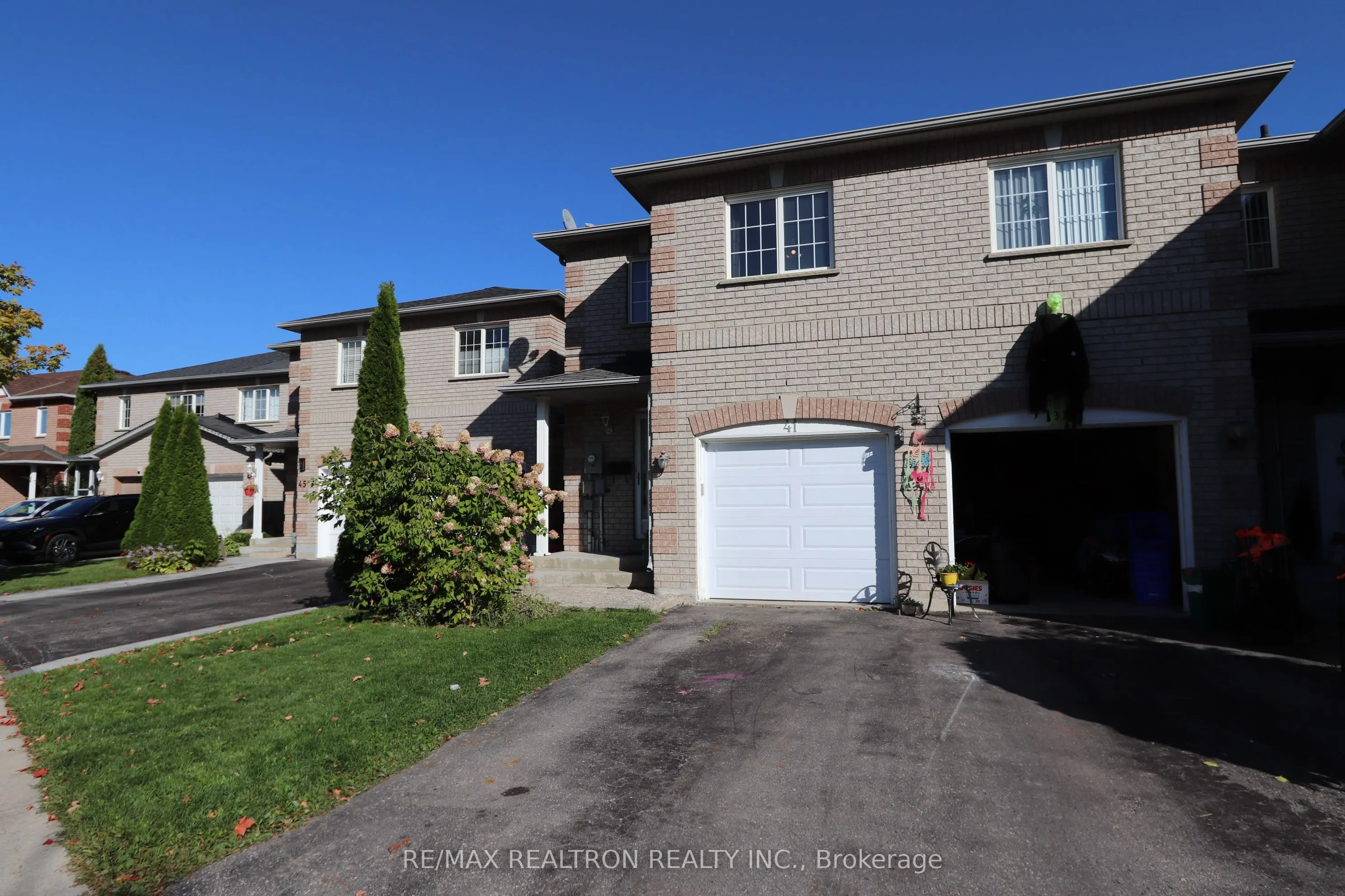 41 Lancaster Court