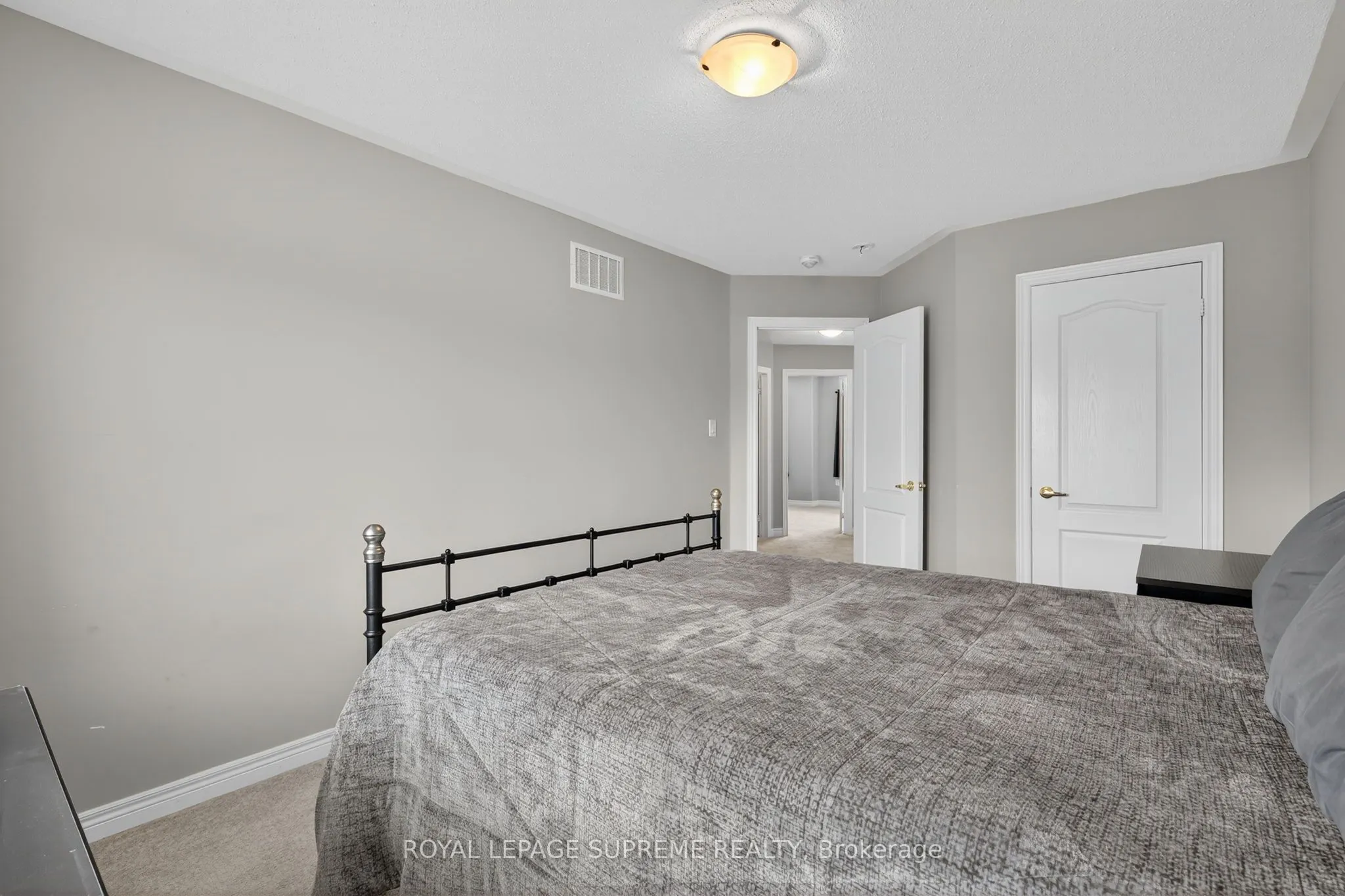 28 Mandley Street